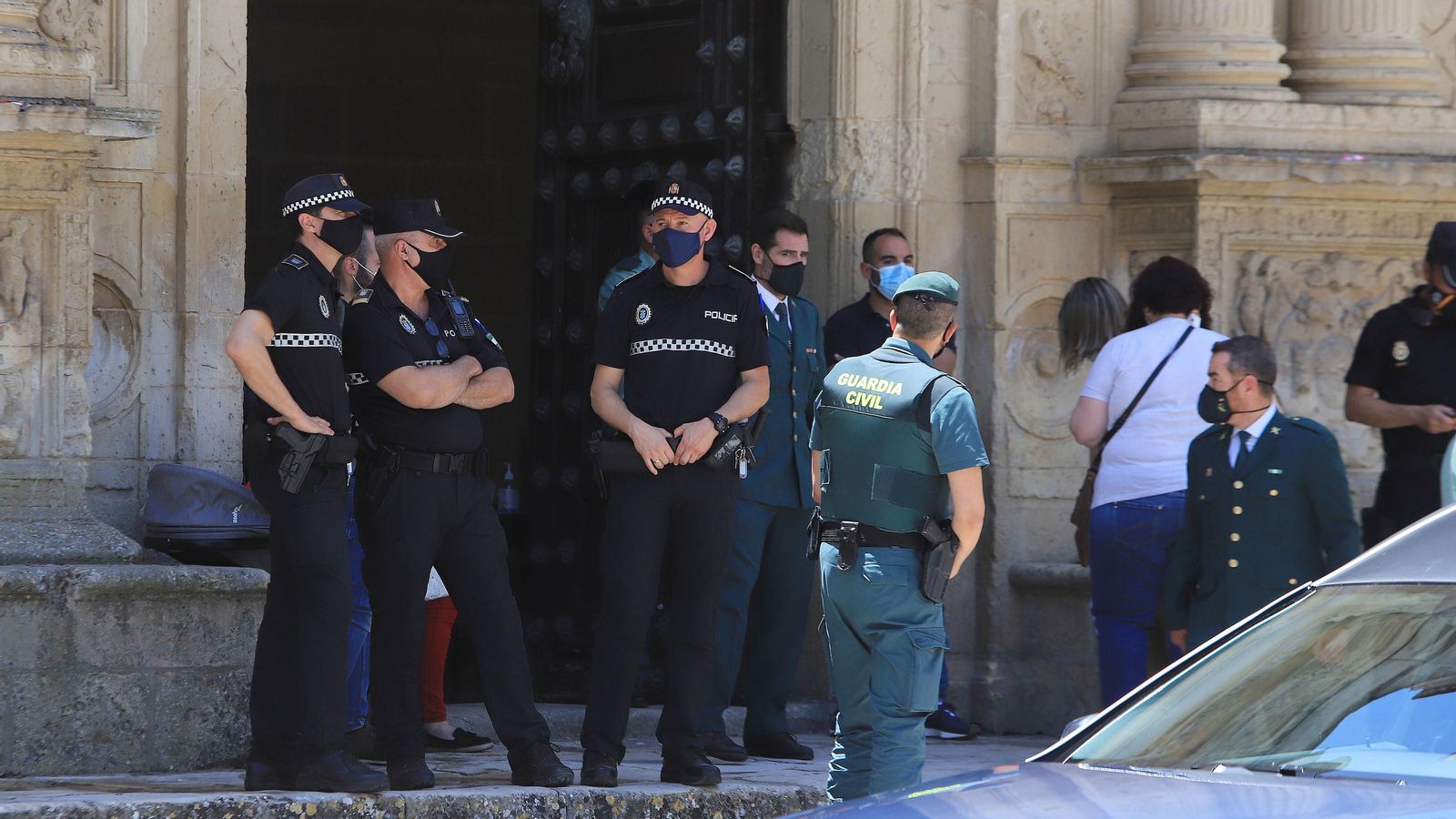 Capilla ardiente en Jerez del guardia civil Agustín Cárdenas