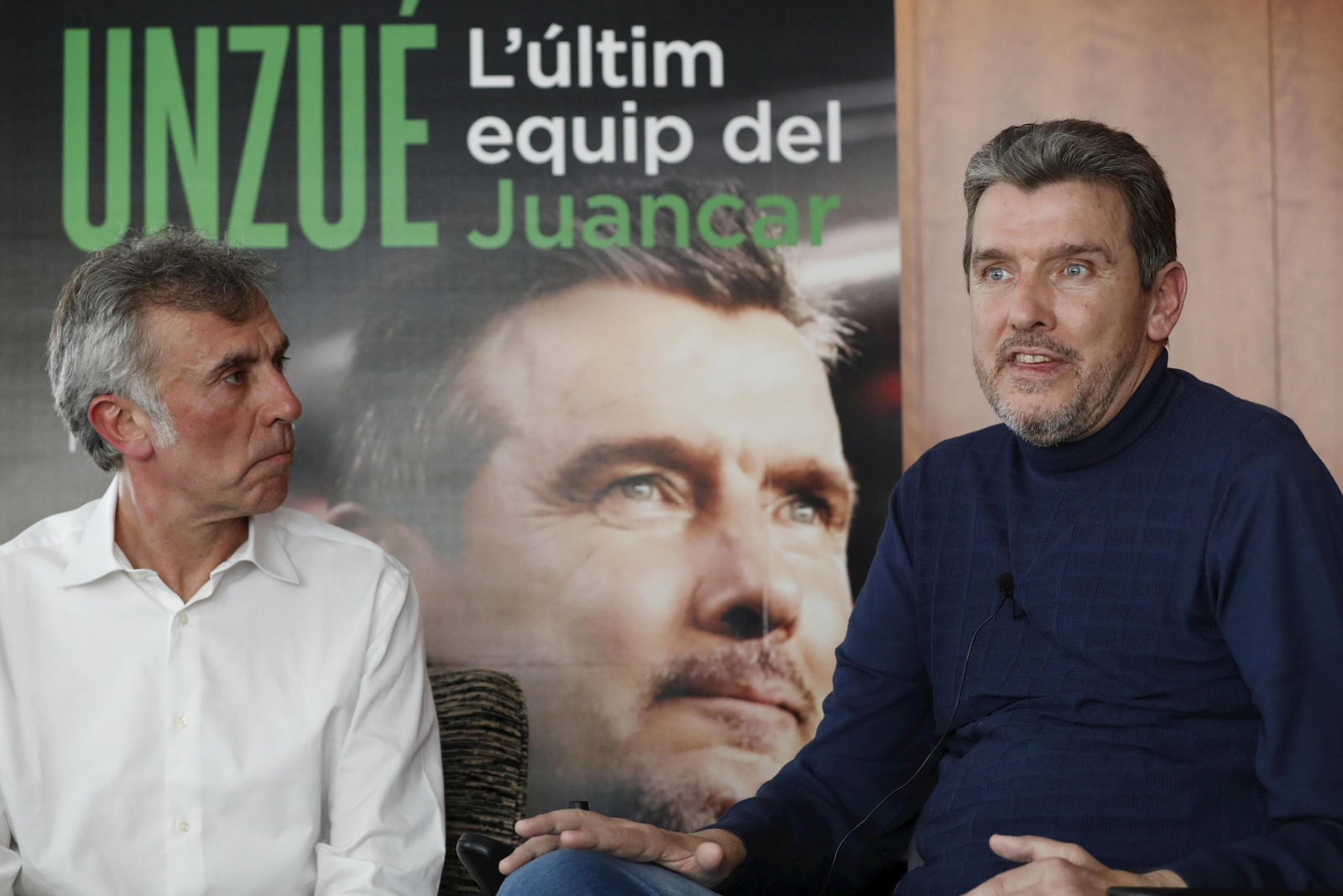 Juan Carlos Unzué, en Málaga durante la presentación de su documental, con Xavi Torres, director.