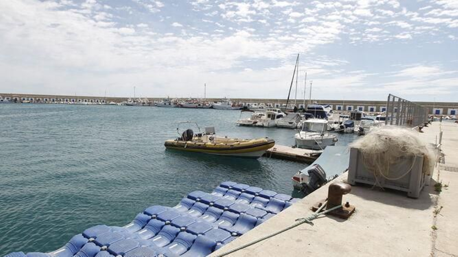 Afectados impugnan "la expulsión" del Puerto de Carboneras de 65 embarcaciones por un modificado en la obra