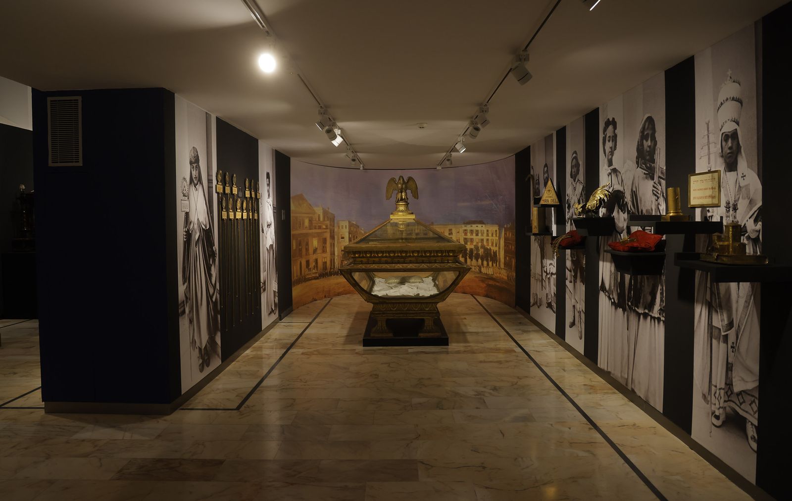 'Sanctus', la exposición del Santo Entierro de Sevilla, en imágenes