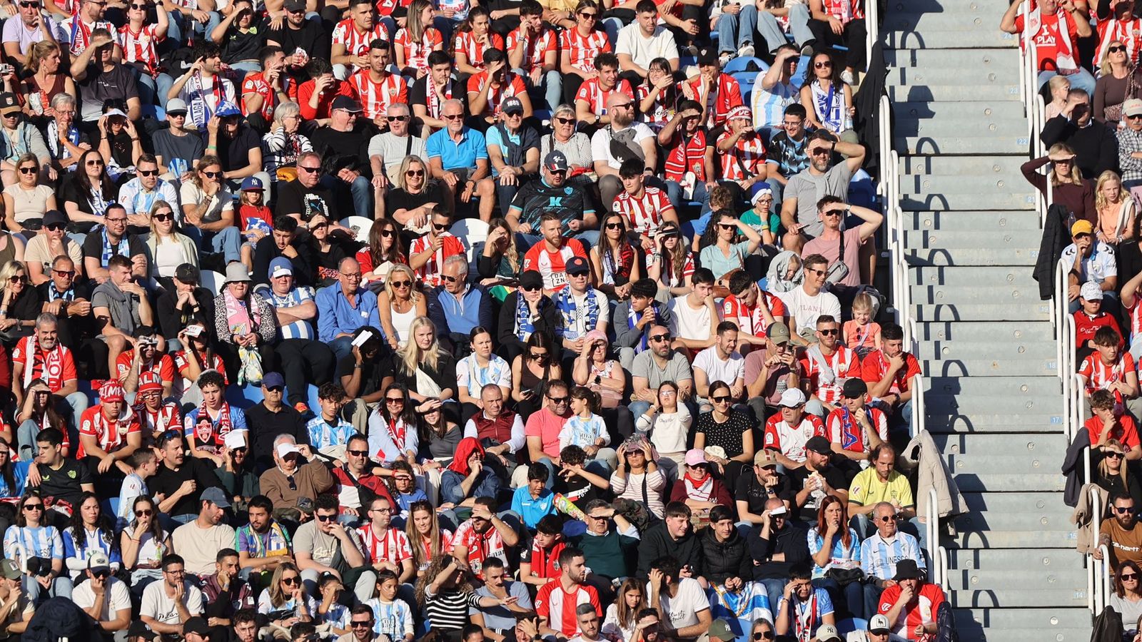 Búscate en el Málaga CF-Almería en las gradas de La Rosaleda