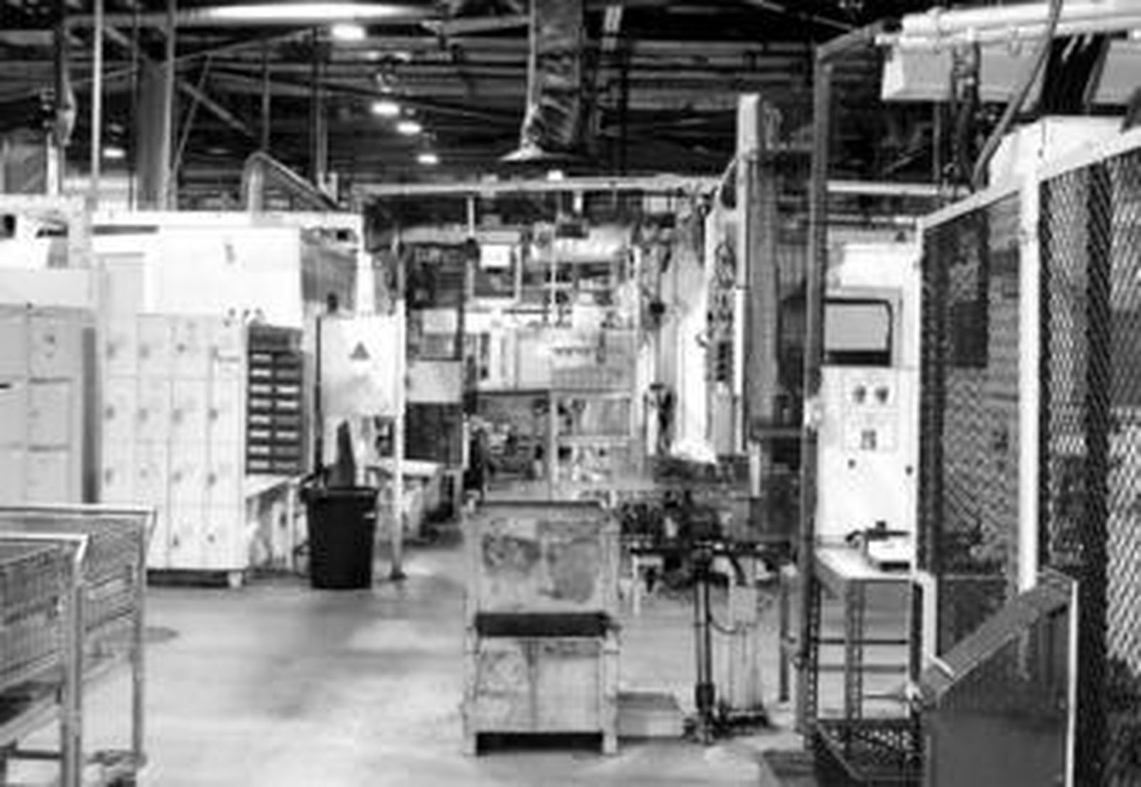 Interior de las instalaciones de la factoría de Delphi en Puerto Real, los últimos días de funcionamiento.