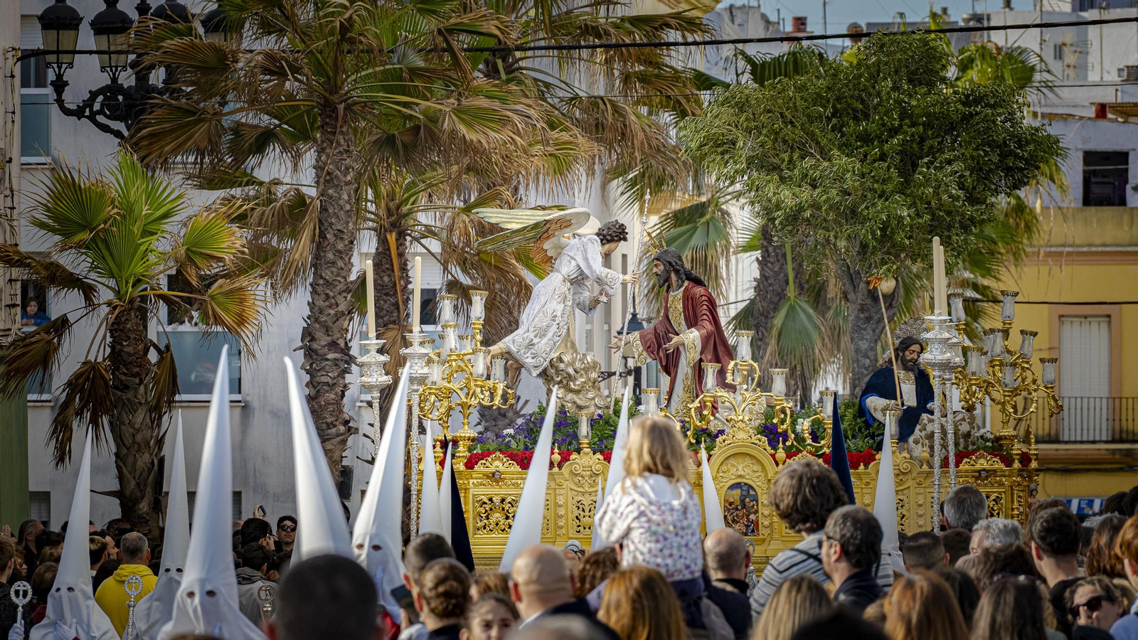 Imágenes de la salida de El Huerto en la Semana Santa de Cádiz 2025