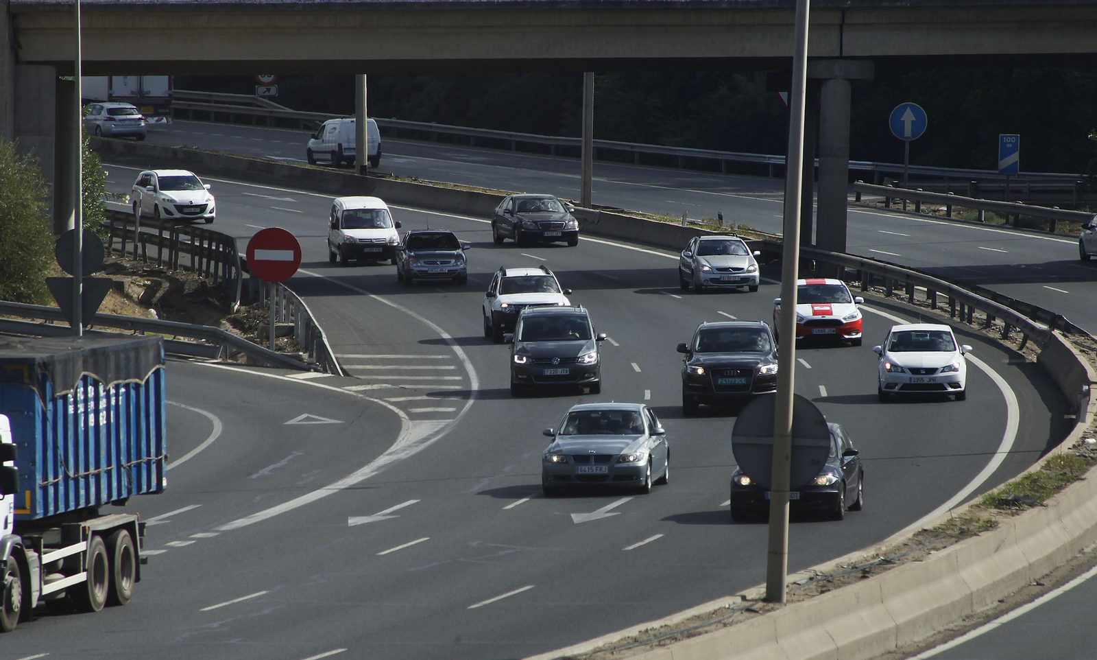 La SE-30, en la curva de entrada a los puentes que van hacia el Aljarafe.