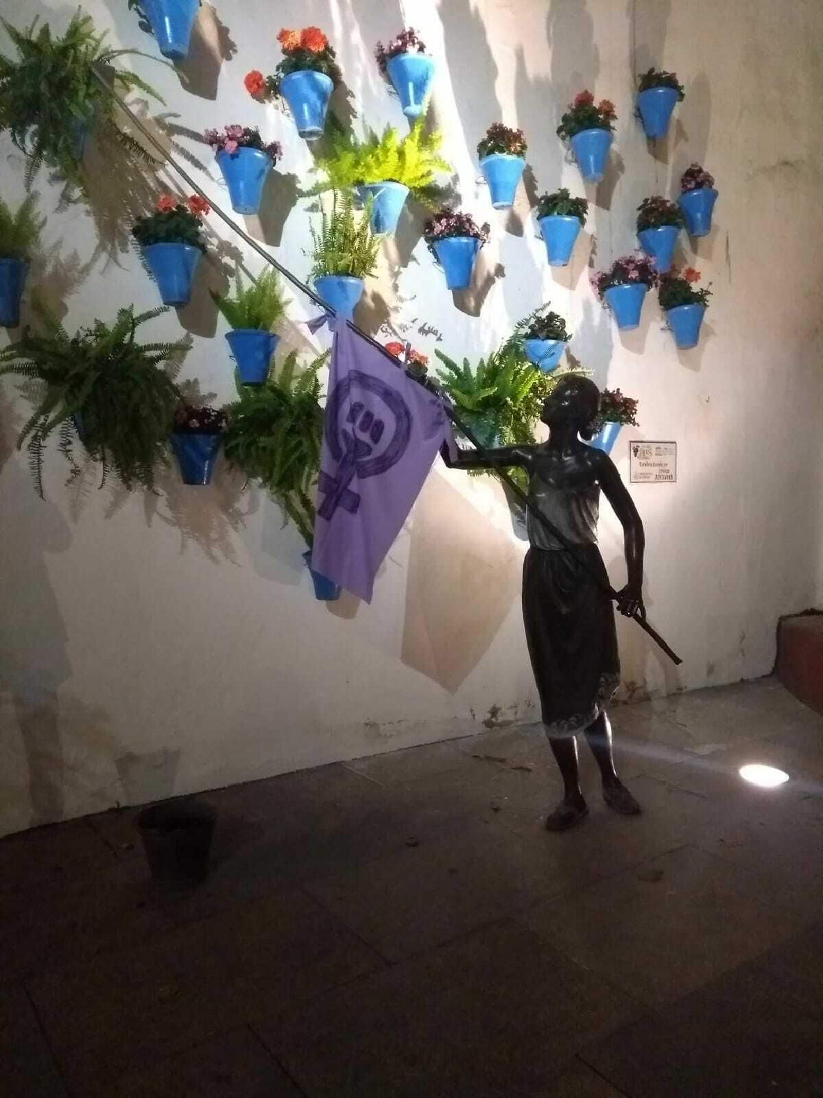 Monumento homenaje a las cuidadoras de los patios