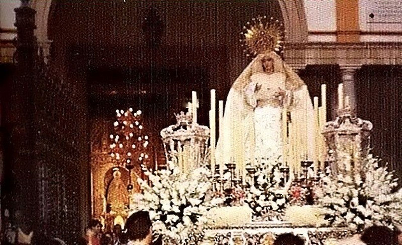 En su procesión visitó la Basílica de la Macarena