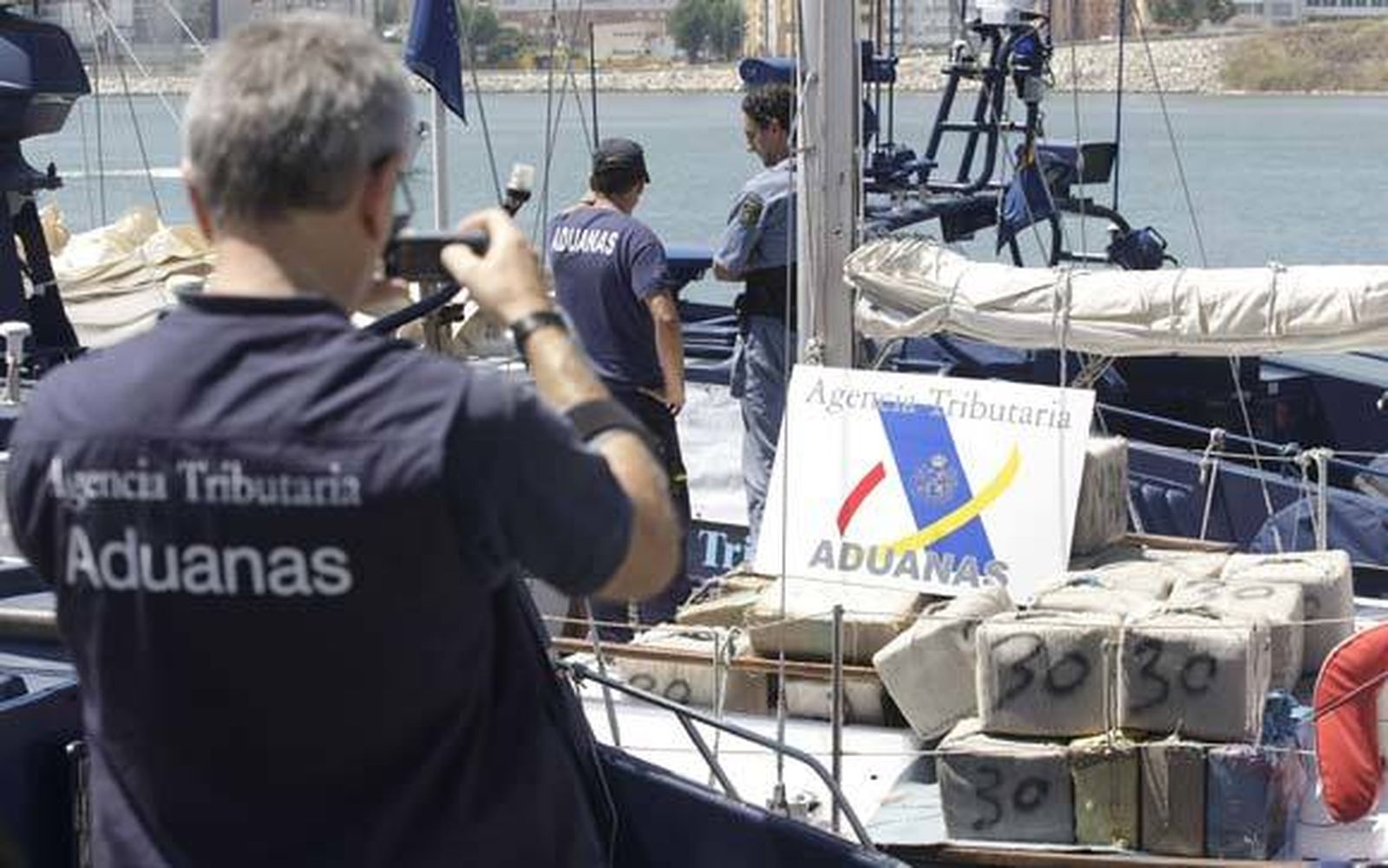 Interceptan un velero con 400 kilos de cocaína de gran pureza