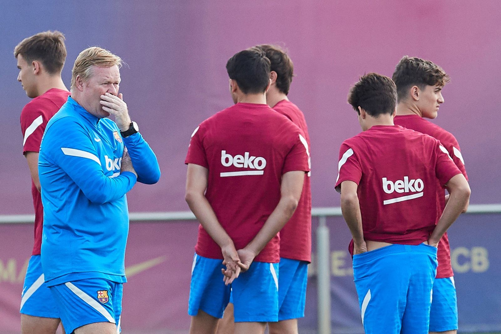 Koeman, durante el entrenamiento en la ciudad deportiva Joan Gamper