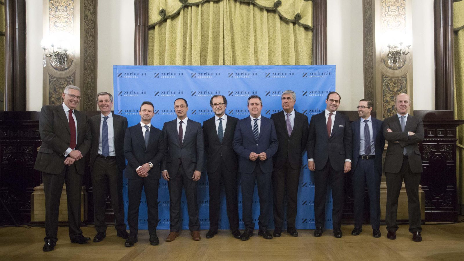 Los ocho socios con el alcalde, Juan Espadas, y el delegado del Gobierno, Alfonso Rodríguez Gómez de Celis en el acto celebrado esta tarde en el hotel Alfonso XIII. Los ocho socios con el alcalde, Juan Espadas, y el delegado del Gobierno, Alfonso Rodríguez Gómez de Celis en el acto celebrado esta tarde en el hotel Alfonso XIII.
