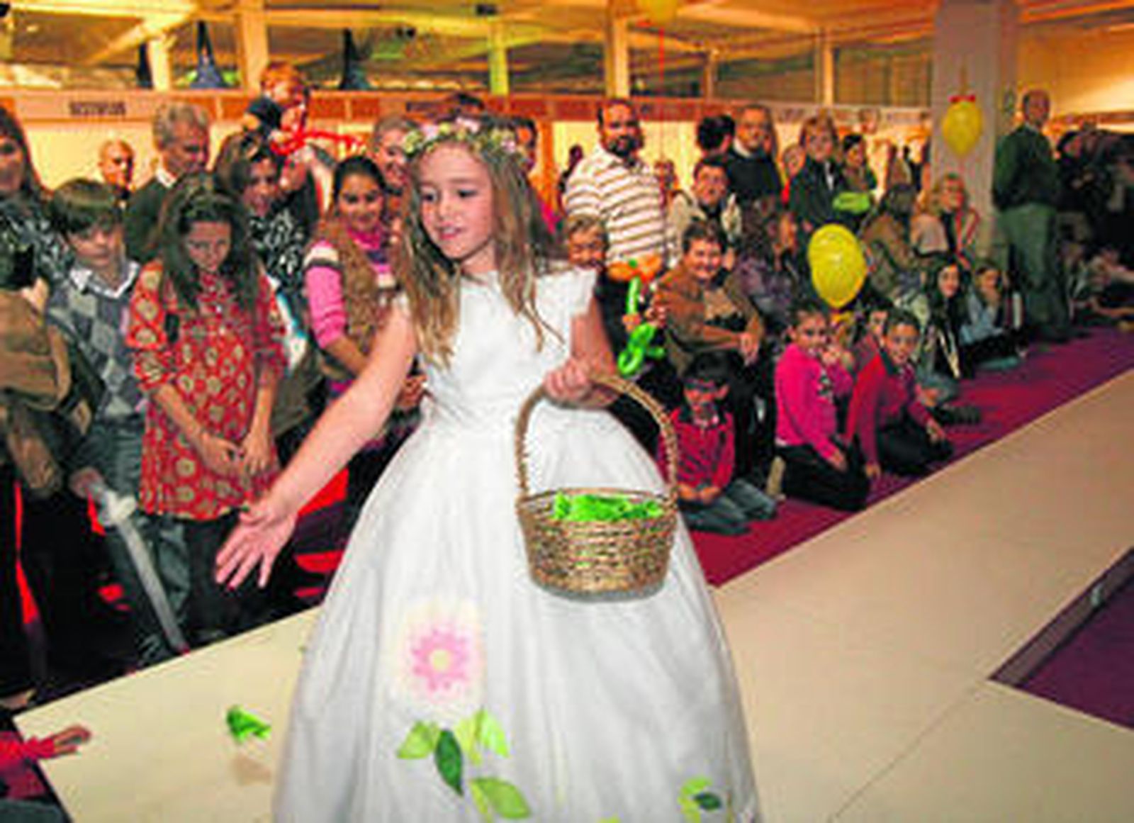Uno de los desfiles con los trajes de la diseñadora portuense Rocío Tejada.