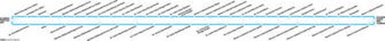 En la página anterior, un autobús de la línea 8 en la avenida de Carlos Haya. En esta página, arriba, la calle Navarro Ledesma, en la Colonia de Santa Inés, y abajo el autobús a su paso por Las Chapas, junto a la emblemática gasolinera.