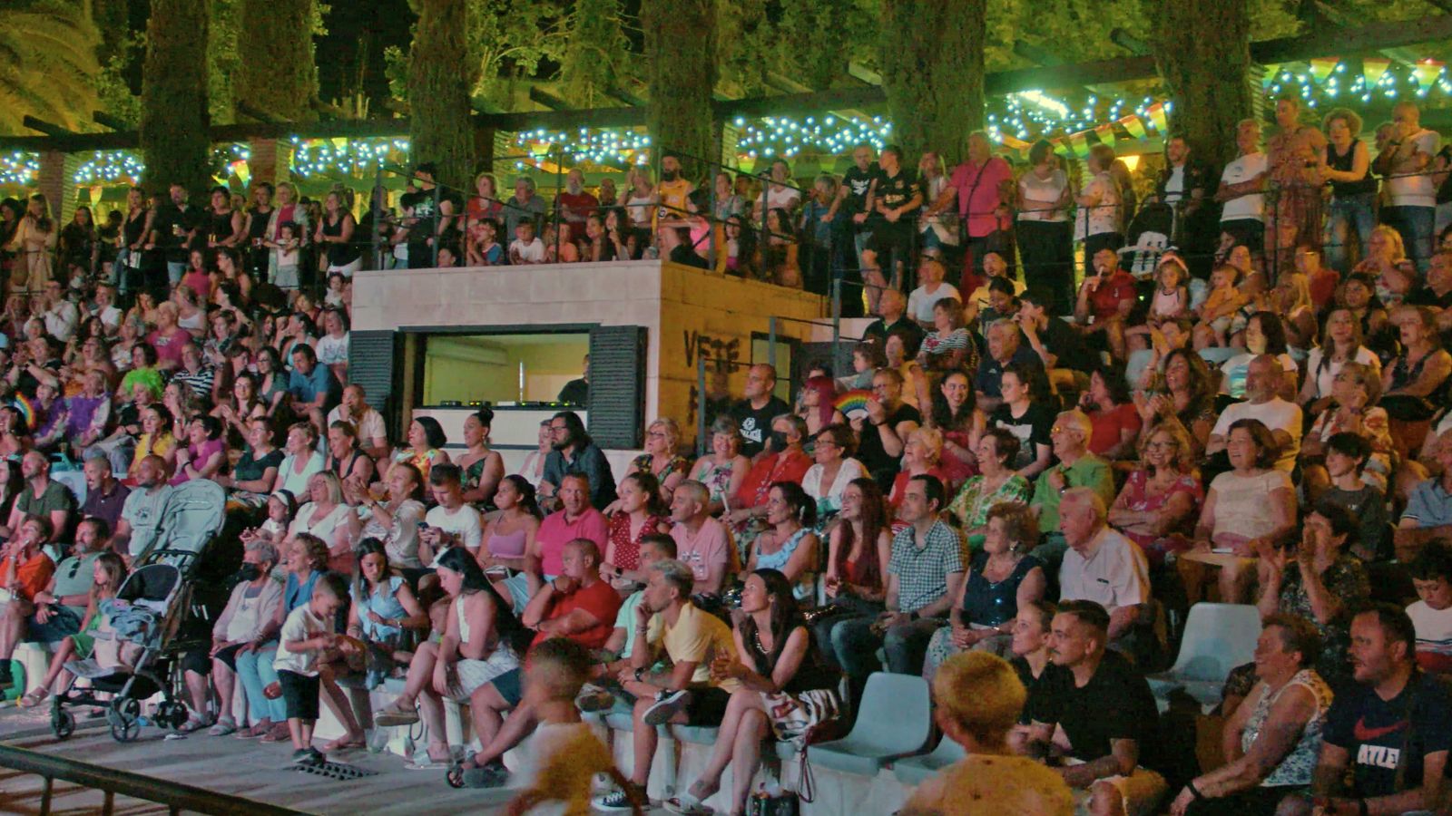 Los asistentes disfrutando del espectáculo