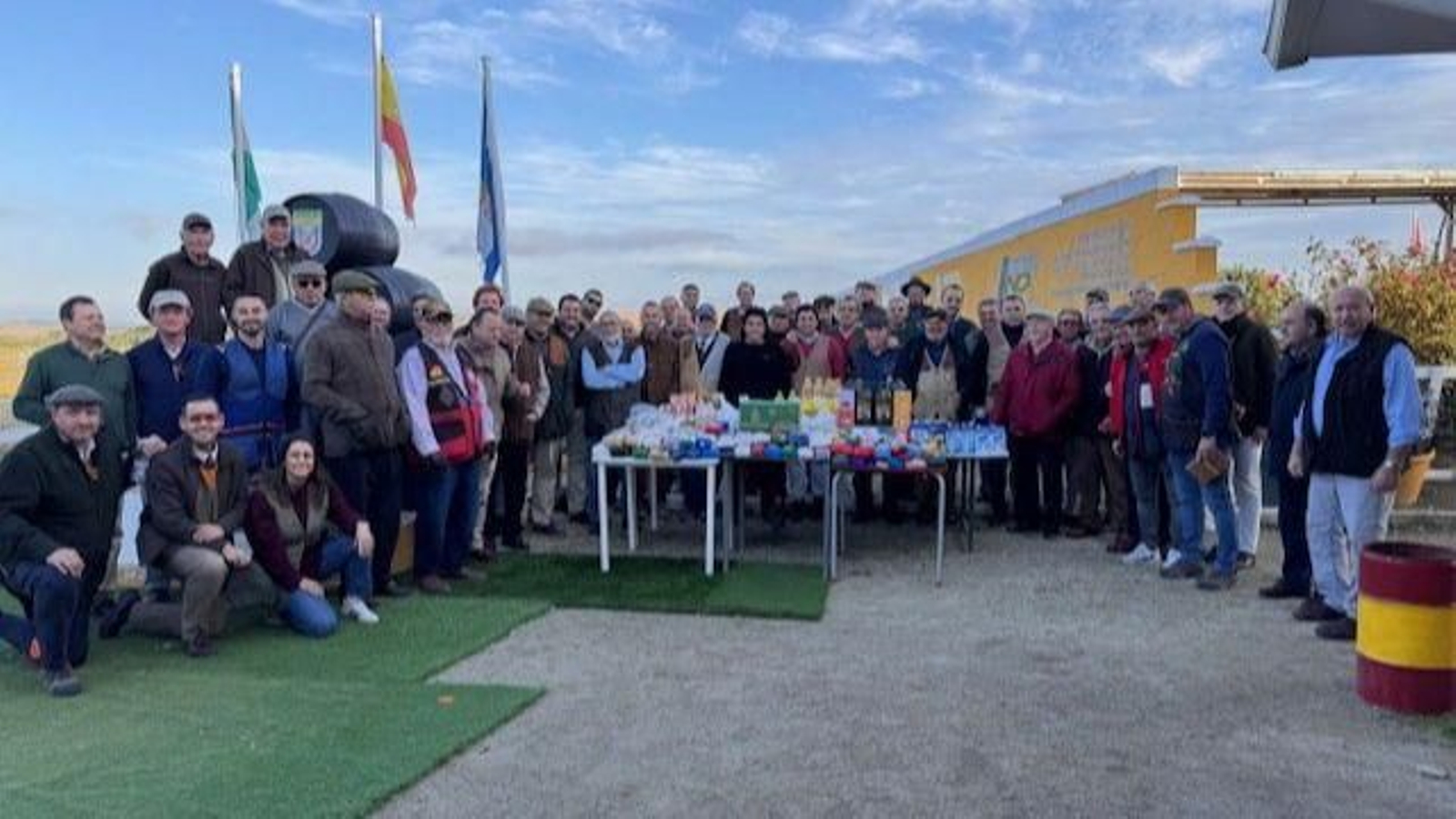 Participantes en la tirada solidaria de la Sociedad Deportiva de Caza y Pesca de Jerez. Participantes en la tirada solidaria de la Sociedad Deportiva de Caza y Pesca de Jerez.