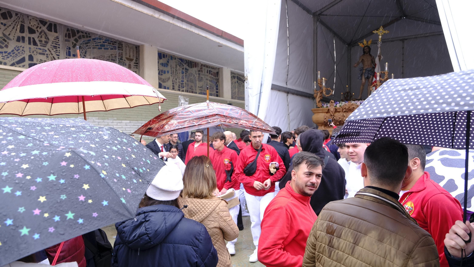 El Resucitado de Almería se suspende por la lluvia, en imágenes