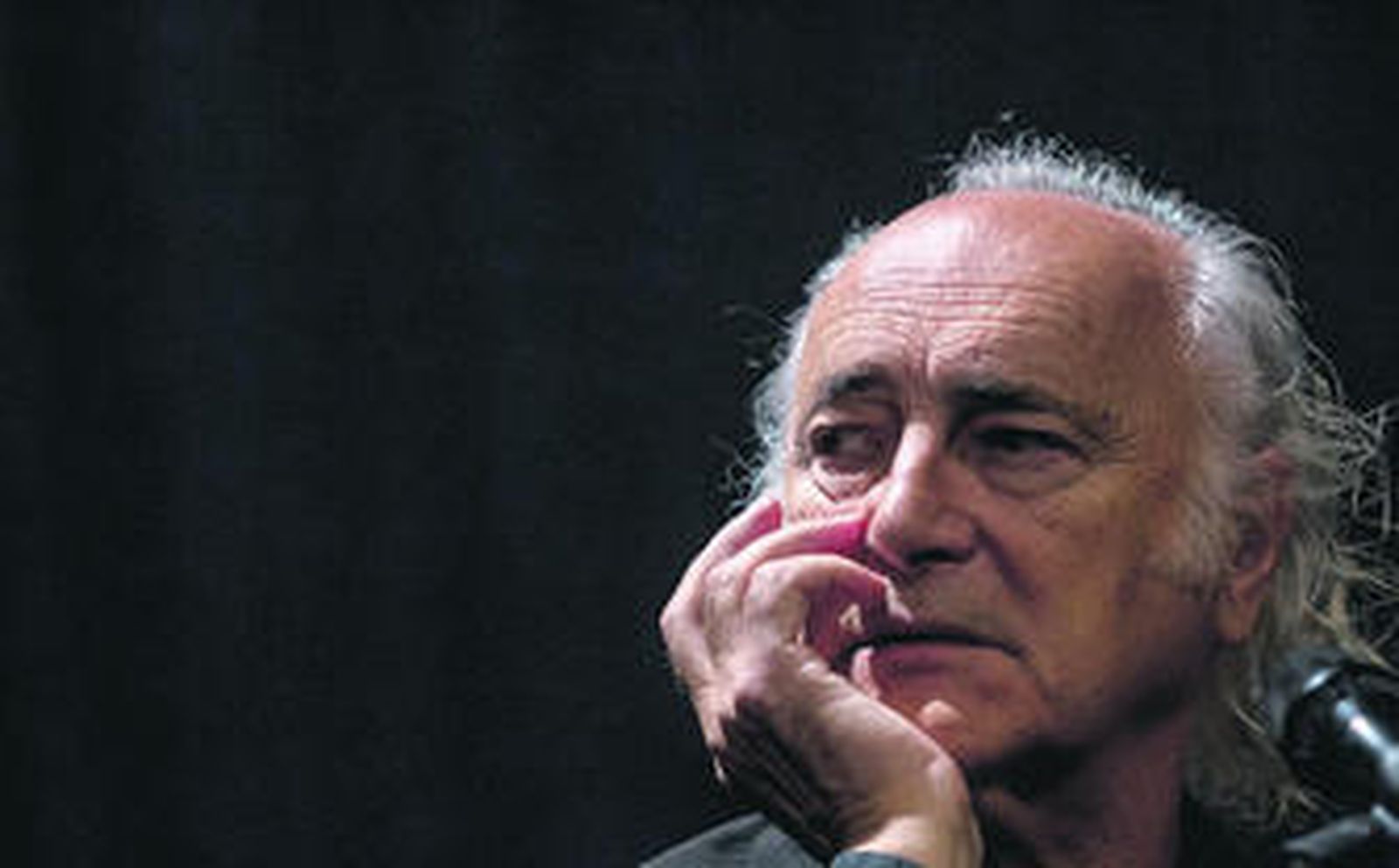 "Hay mucho fútbol; pan y circo, más circo que pan"