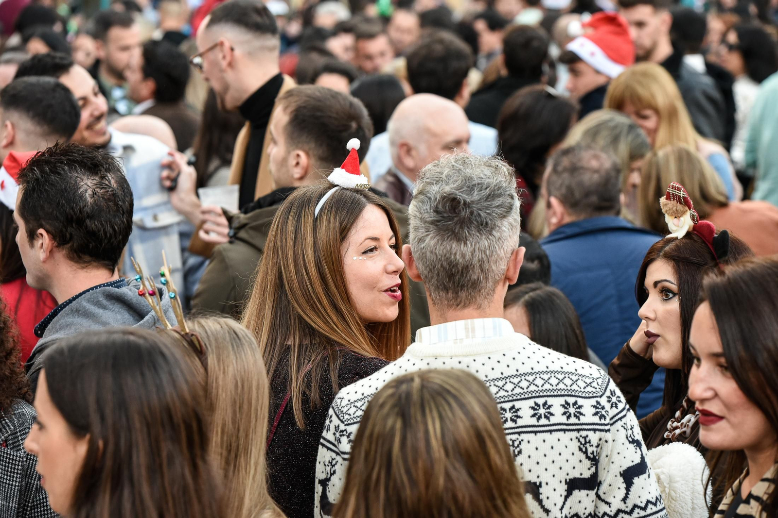 Imágenes de las celebraciones en el centro de Huelva la tarde del 24