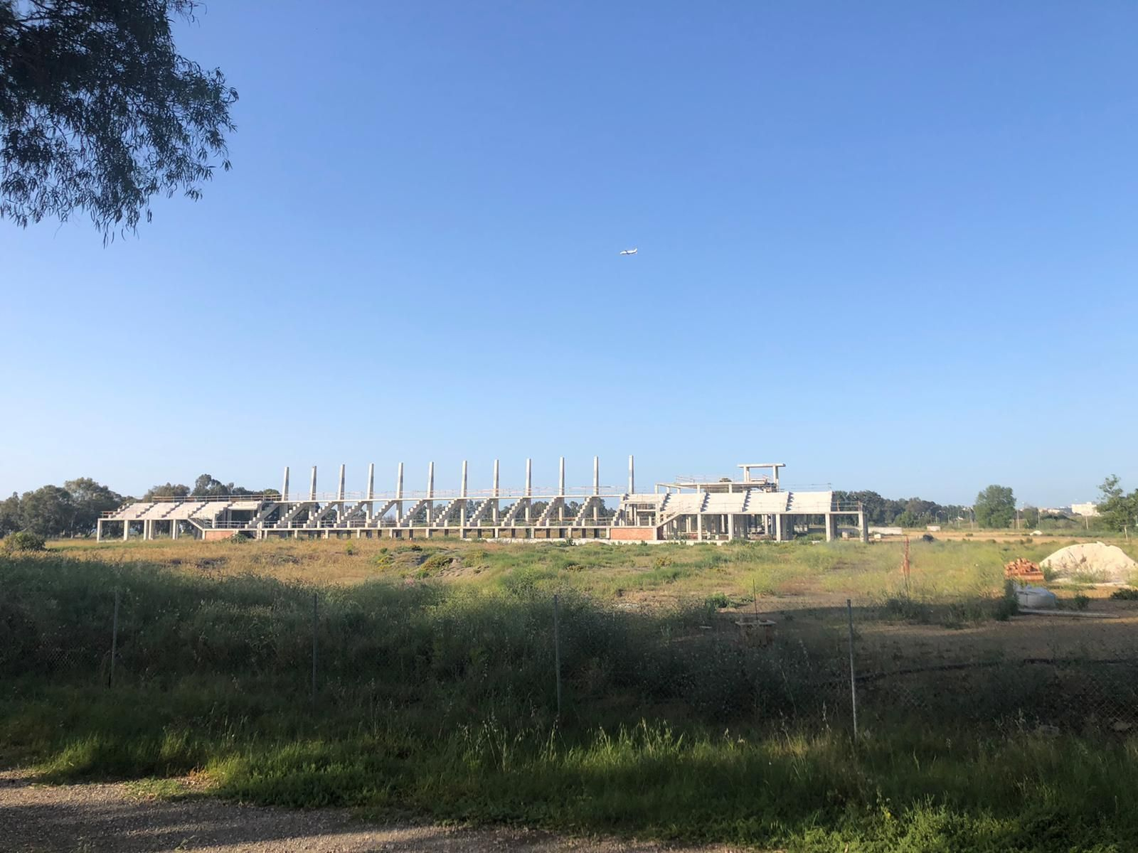 Las obras abandonadas de La Academia del Málaga en Arraijanal
