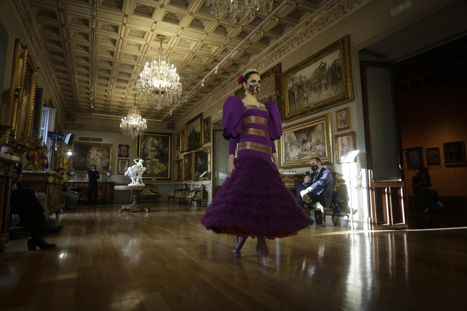 Las imágenes del desfile  Úniqo Qlamenco