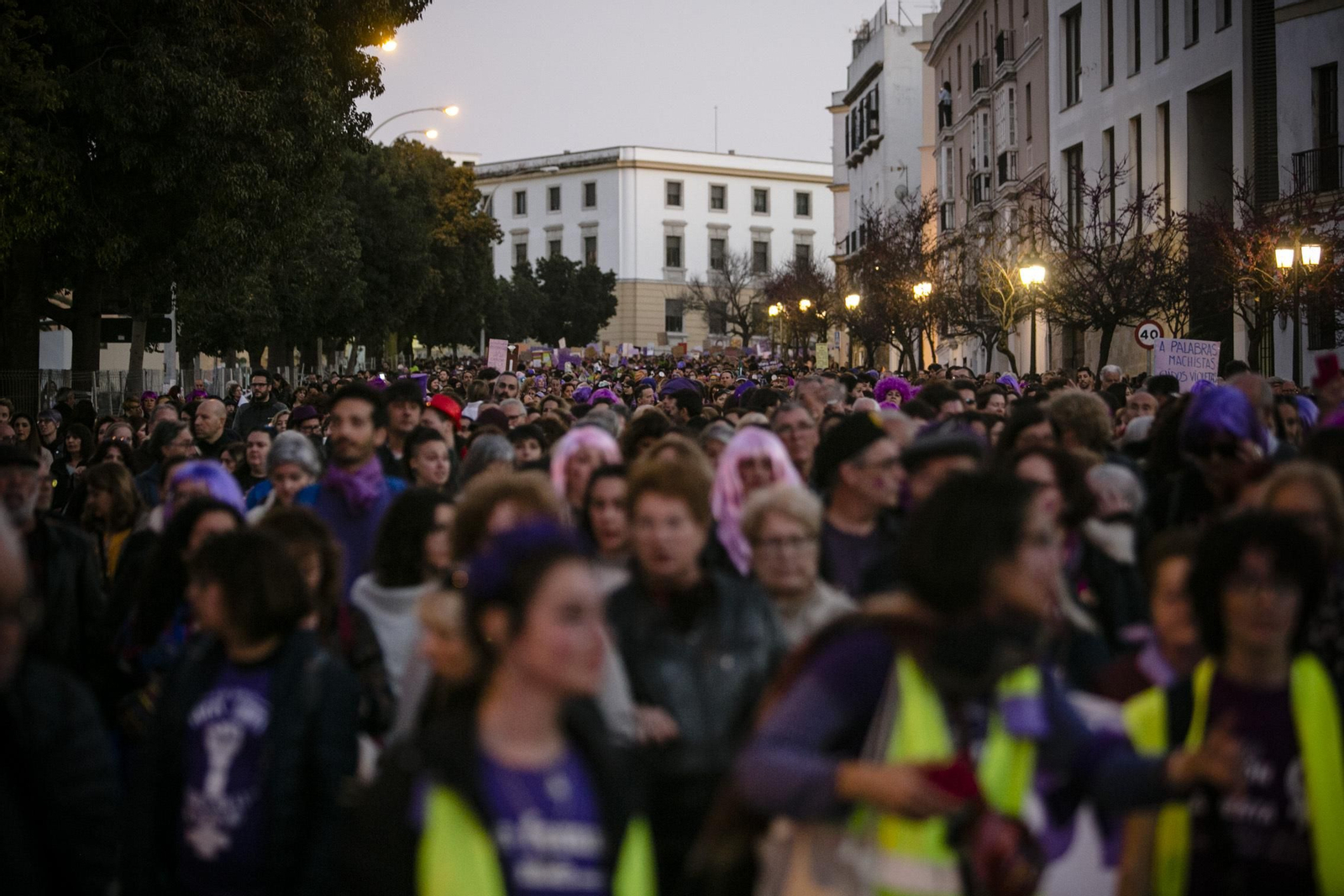 Miles de personas acudieron a  la gran manifestación del 8-M