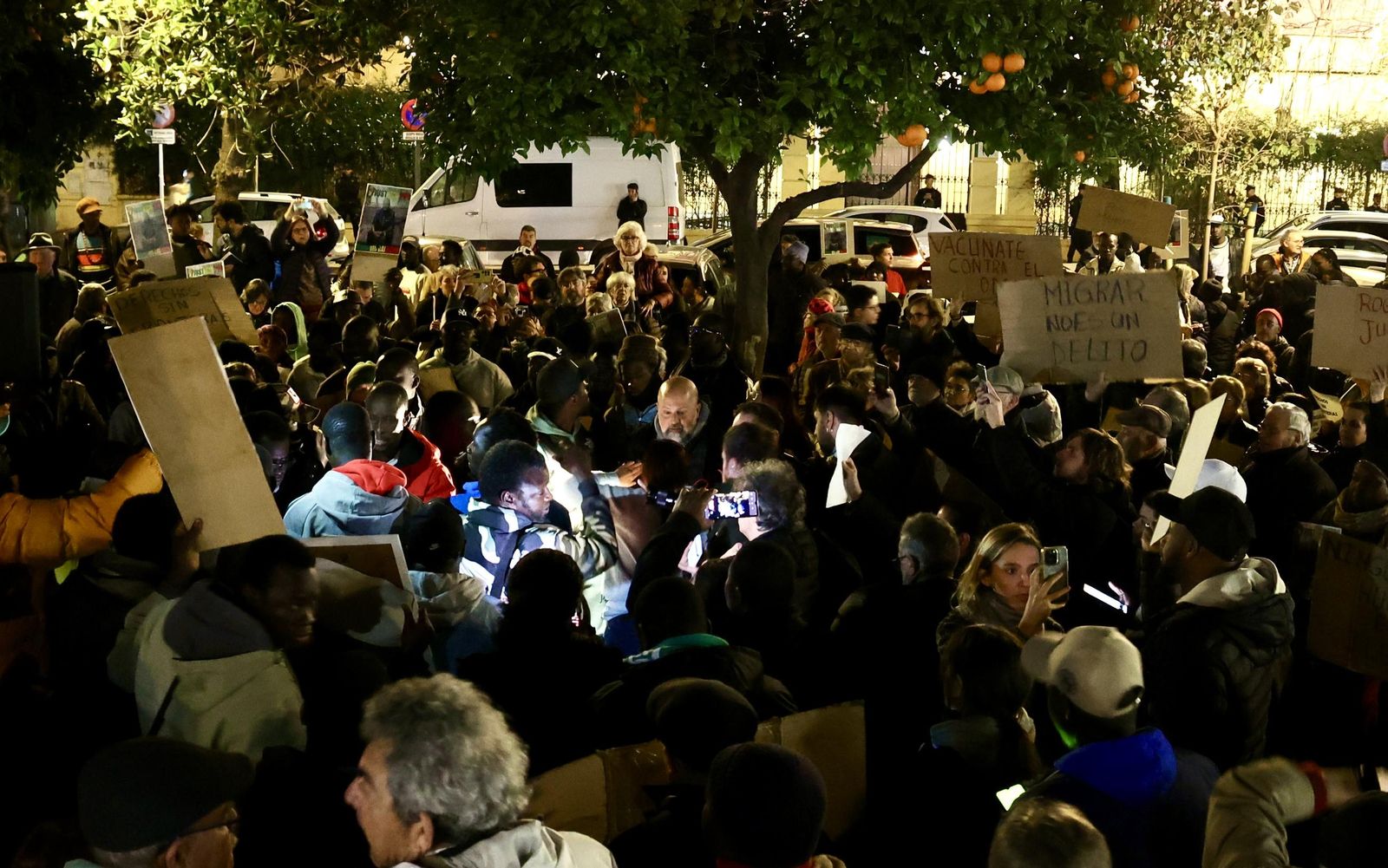 Concentración de senegaleses por la muerte de Mamouth