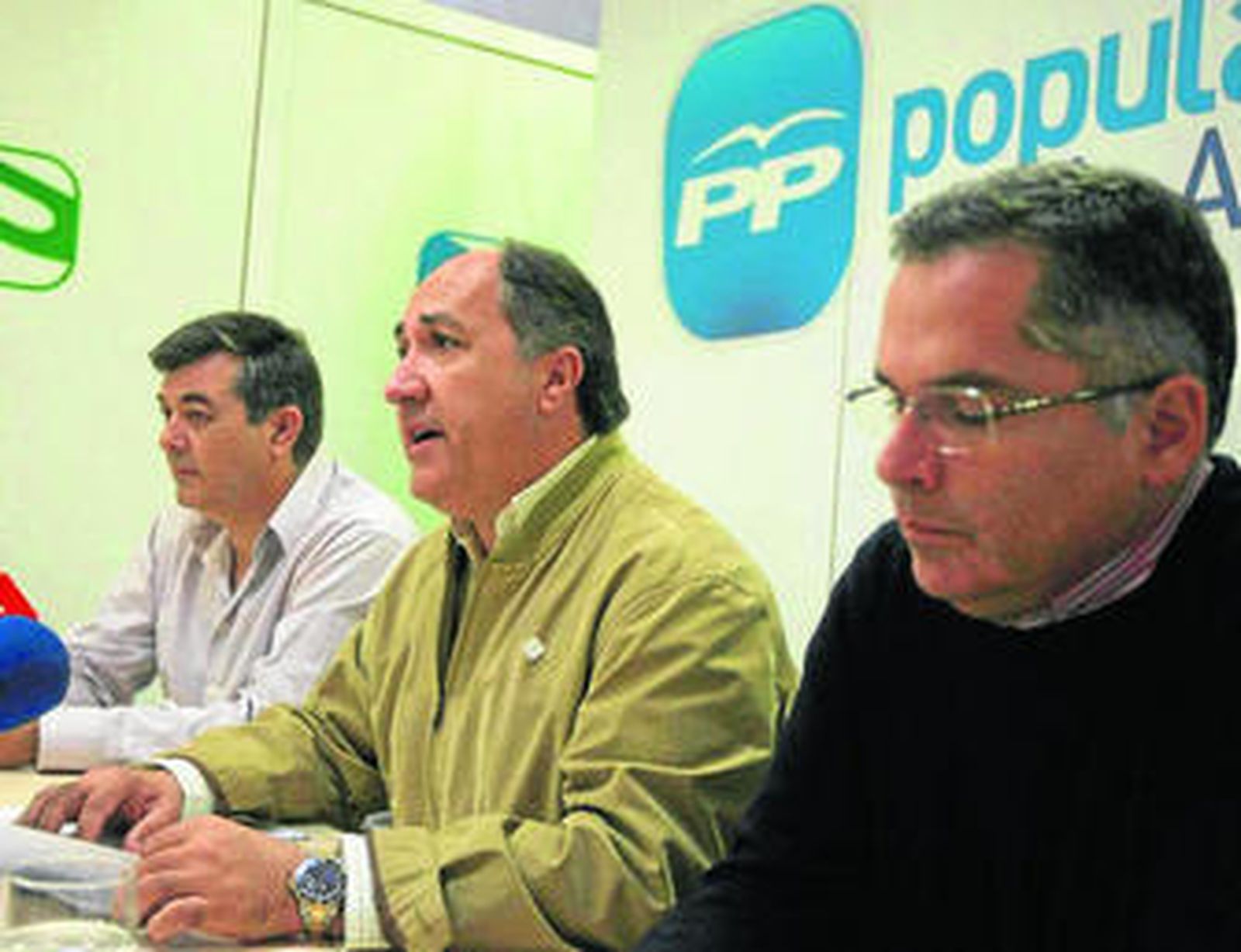 Luis Ángel Fernández, José Ignacio Landaluce y Jacinto Muñoz, ayer en la sede.