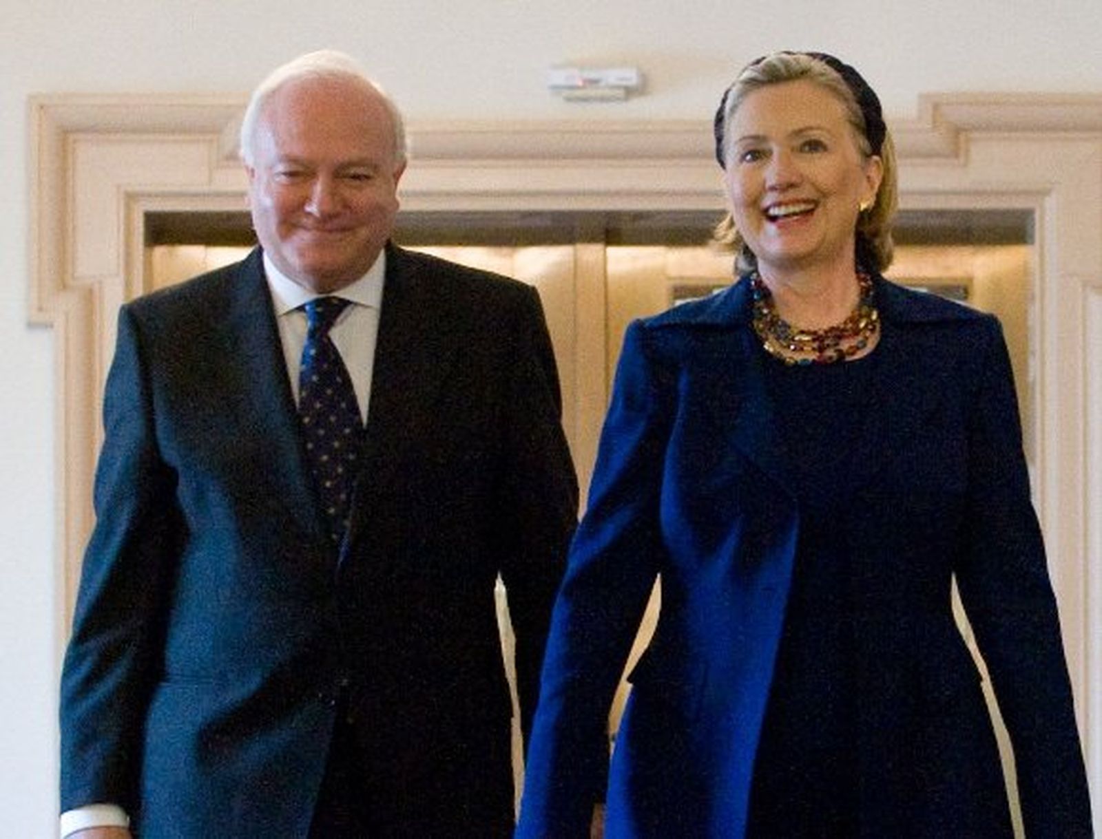 Clinton felicita a Moratinos por su gestión y reitera la disposición de EEUU a acoger ex presos cubanos
