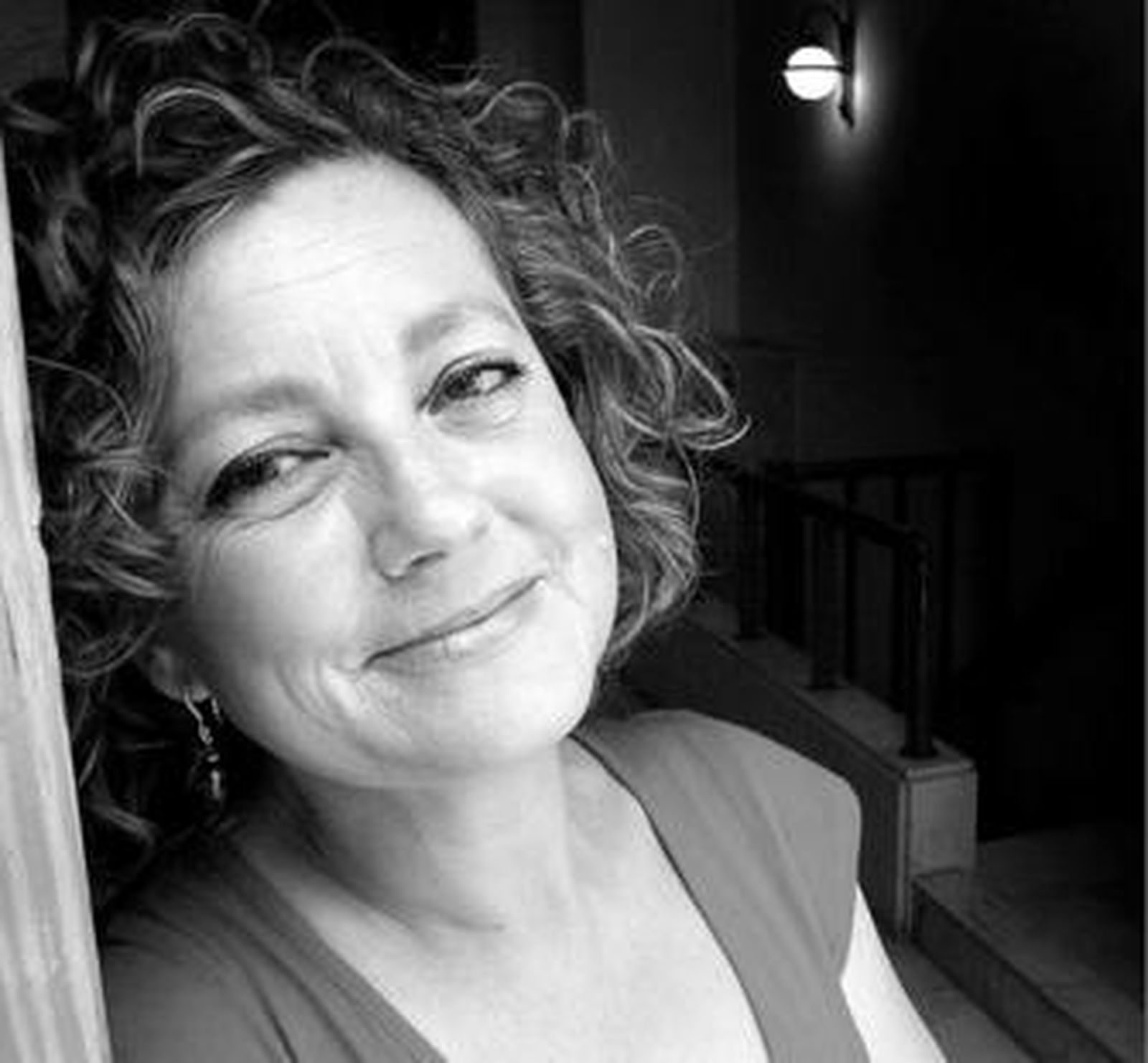 La actriz y presidenta del grupo de teatro Dioniso, Mayka Mota, posa poco antes de la entrevista.