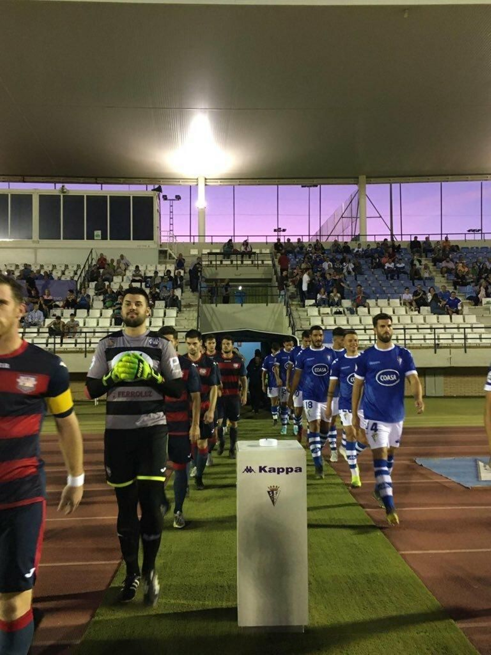 Arroyo y San Fernando saltan al césped de Bahía Sur.