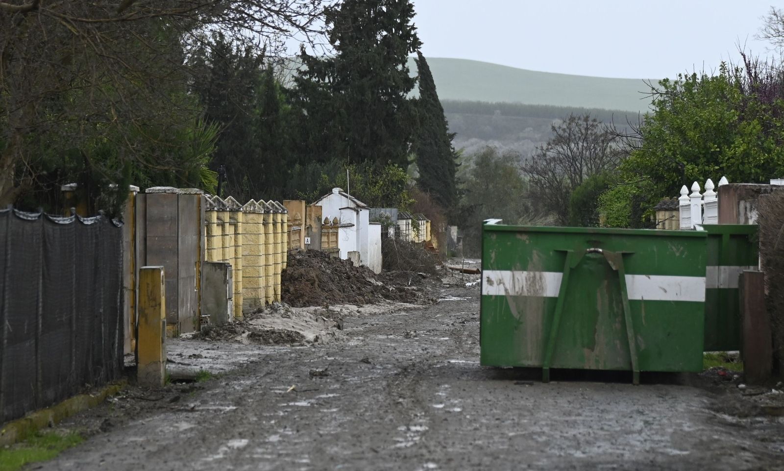 Parcelas de Guadalvalle siguen anegadas por el barro un mes después de las inundaciones