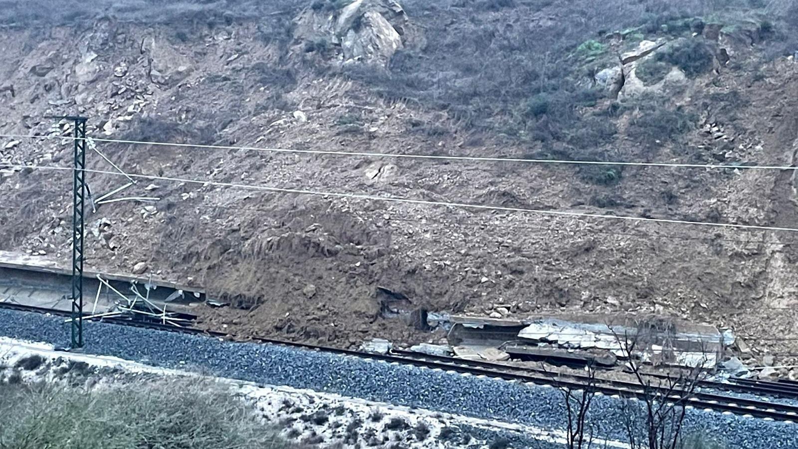 Talud en el que se ha producido el desprendimiento.