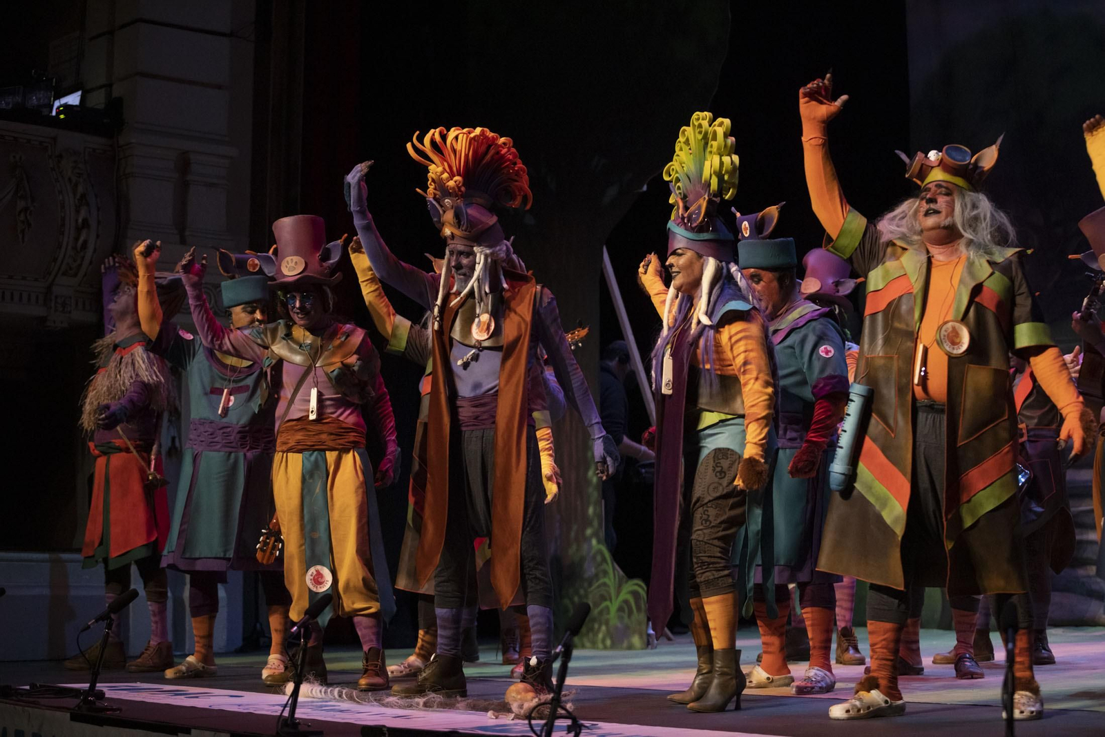 Imágenes de la actuación de la comparsa de Villalba del Alcor y Paterna  'Un mundo nuevo' en el Carnaval Colombino