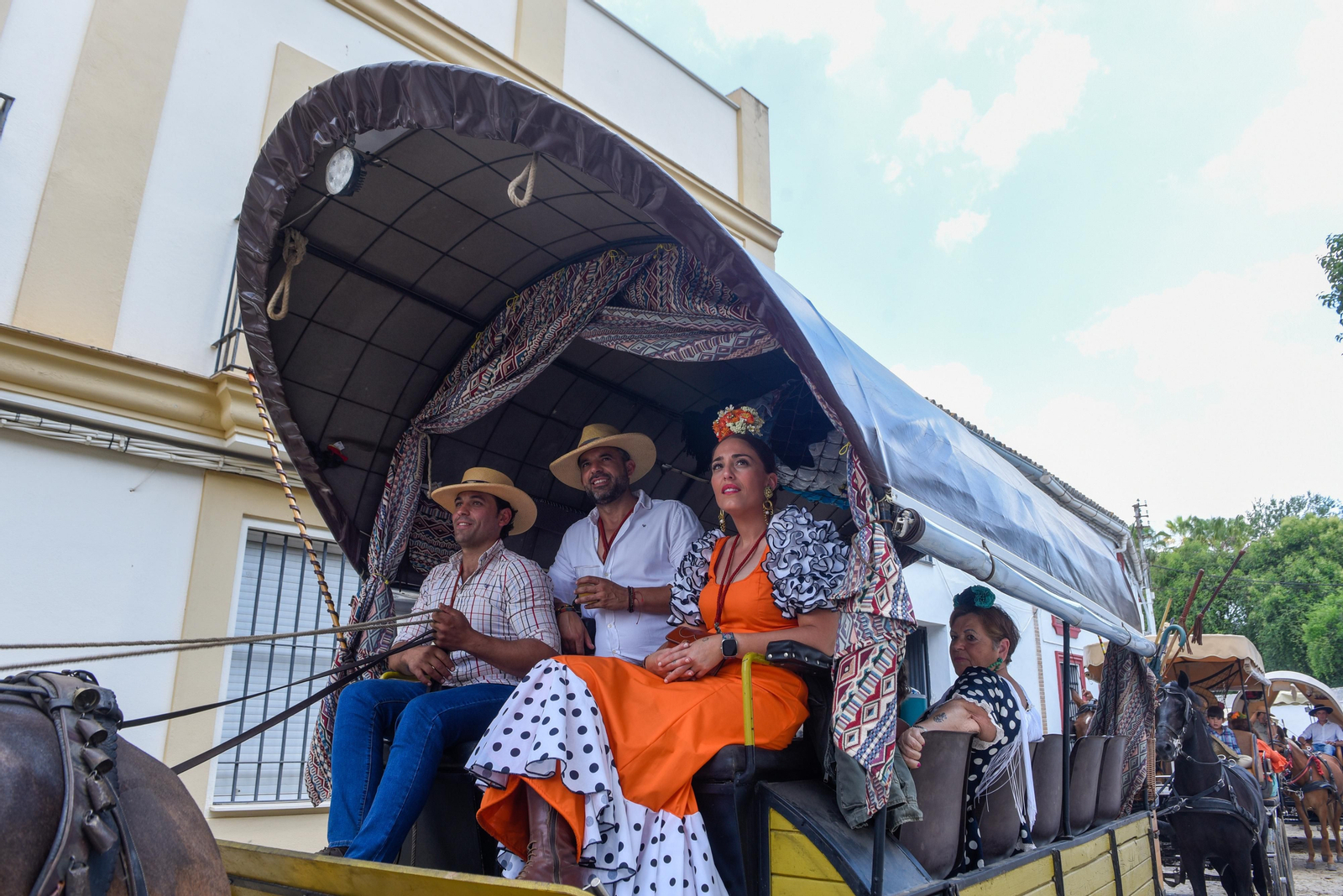 El paso de las Hermandades de Coria y La Puebla del Río por Villamanrique, en imágenes