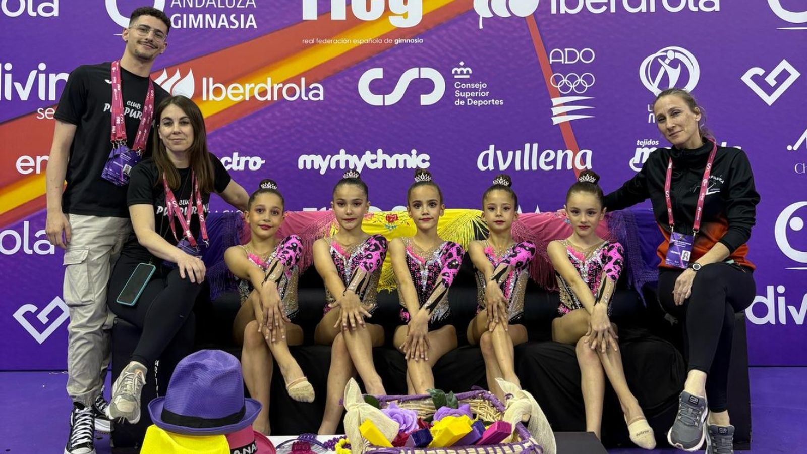 El equipo bejamín al completo tras finalizar su competición.