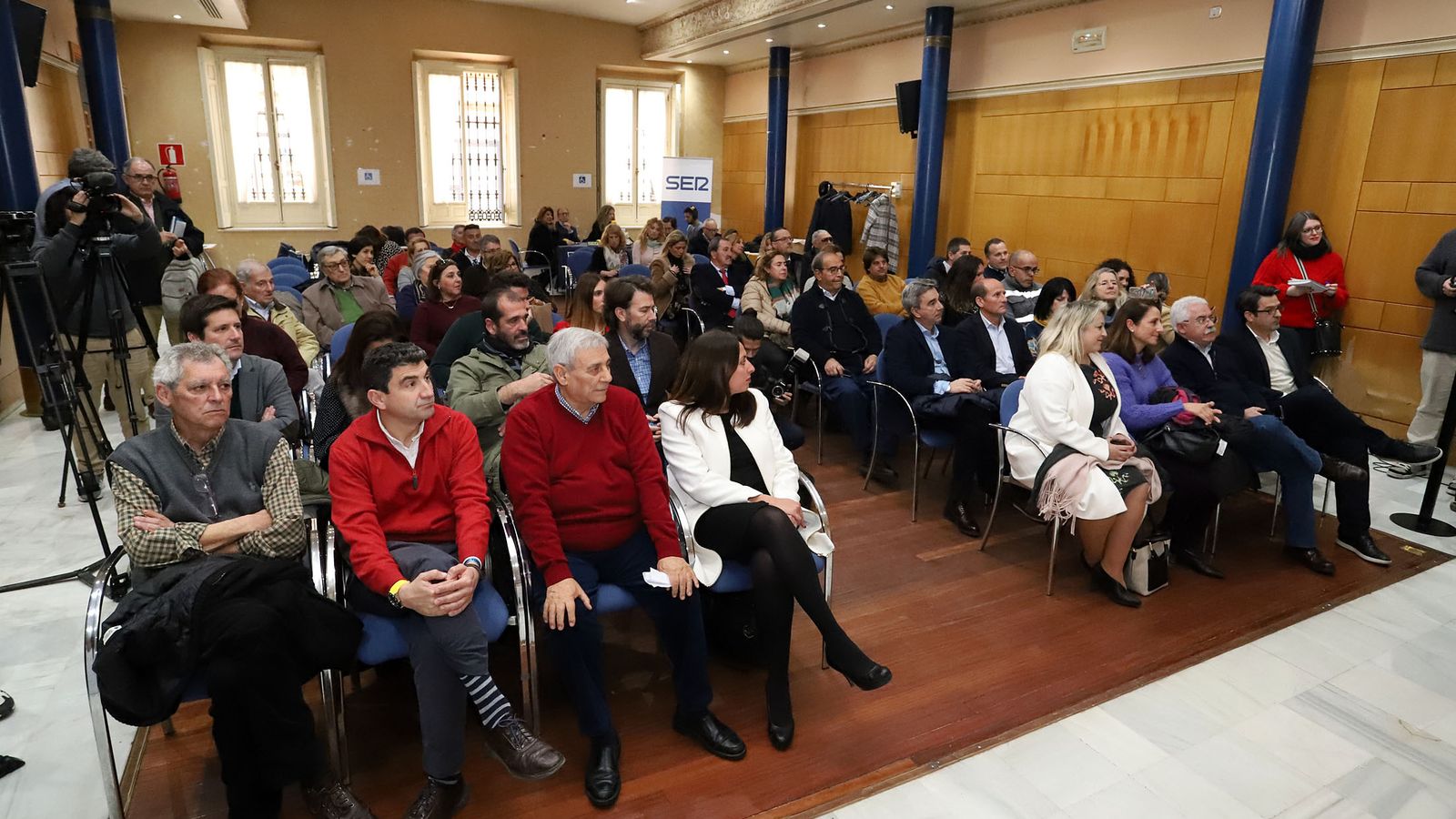 Público asistente a la ceremonia de entrega de los Premios al Valor Social de Cepsa, ayer en Mora Claros.