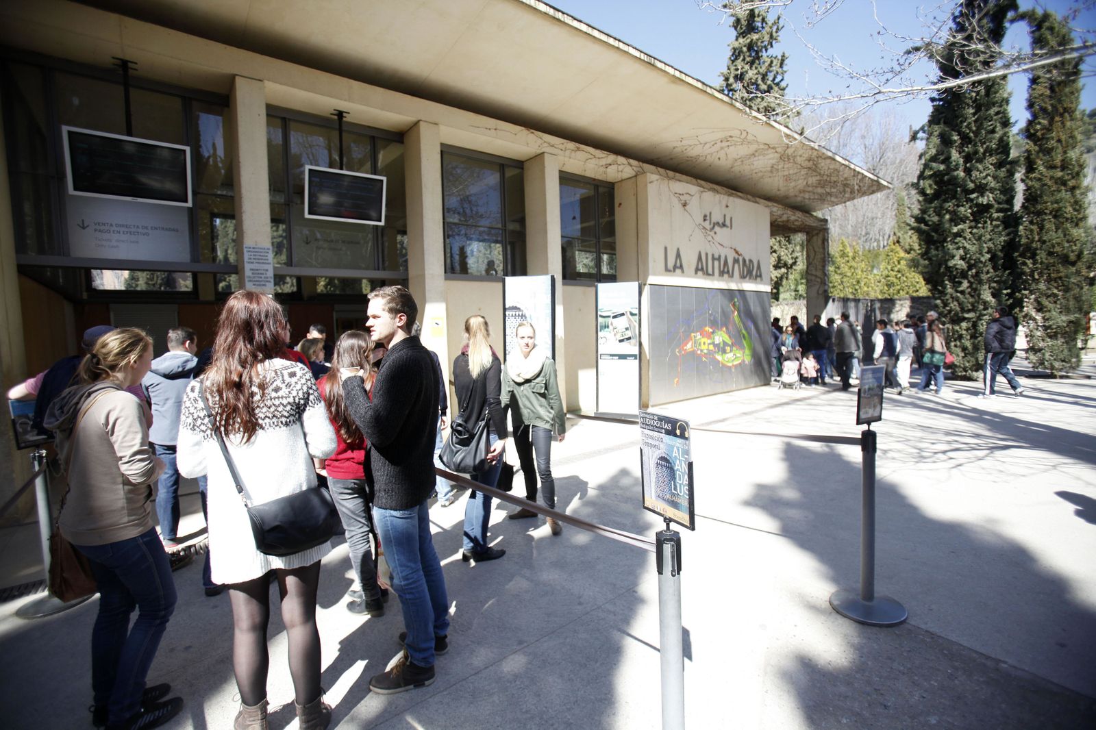 La responsable de la institución estatal reconoce que la gestión de un monumento como la Alhambra debe ser "bien difícil", más aún con una presión turística.