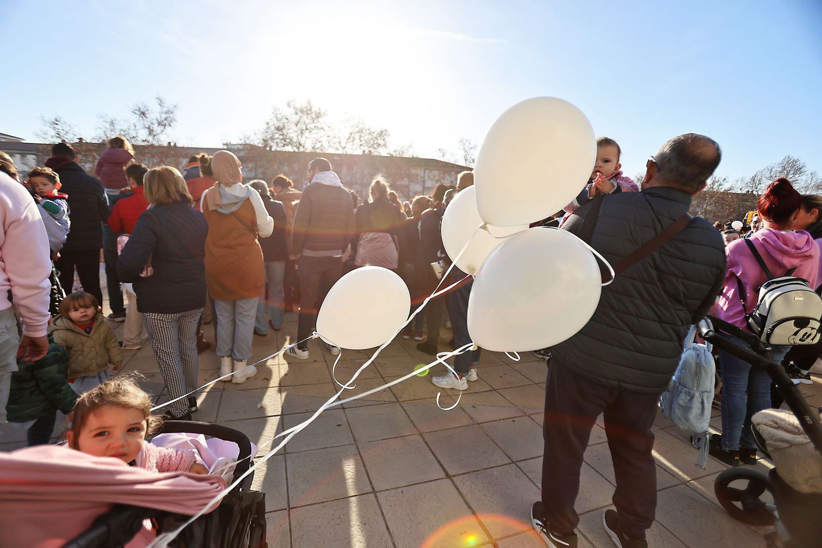 Imágenes del acto del Día a la No Violencia y la Paz del Colegio La Hispanidad
