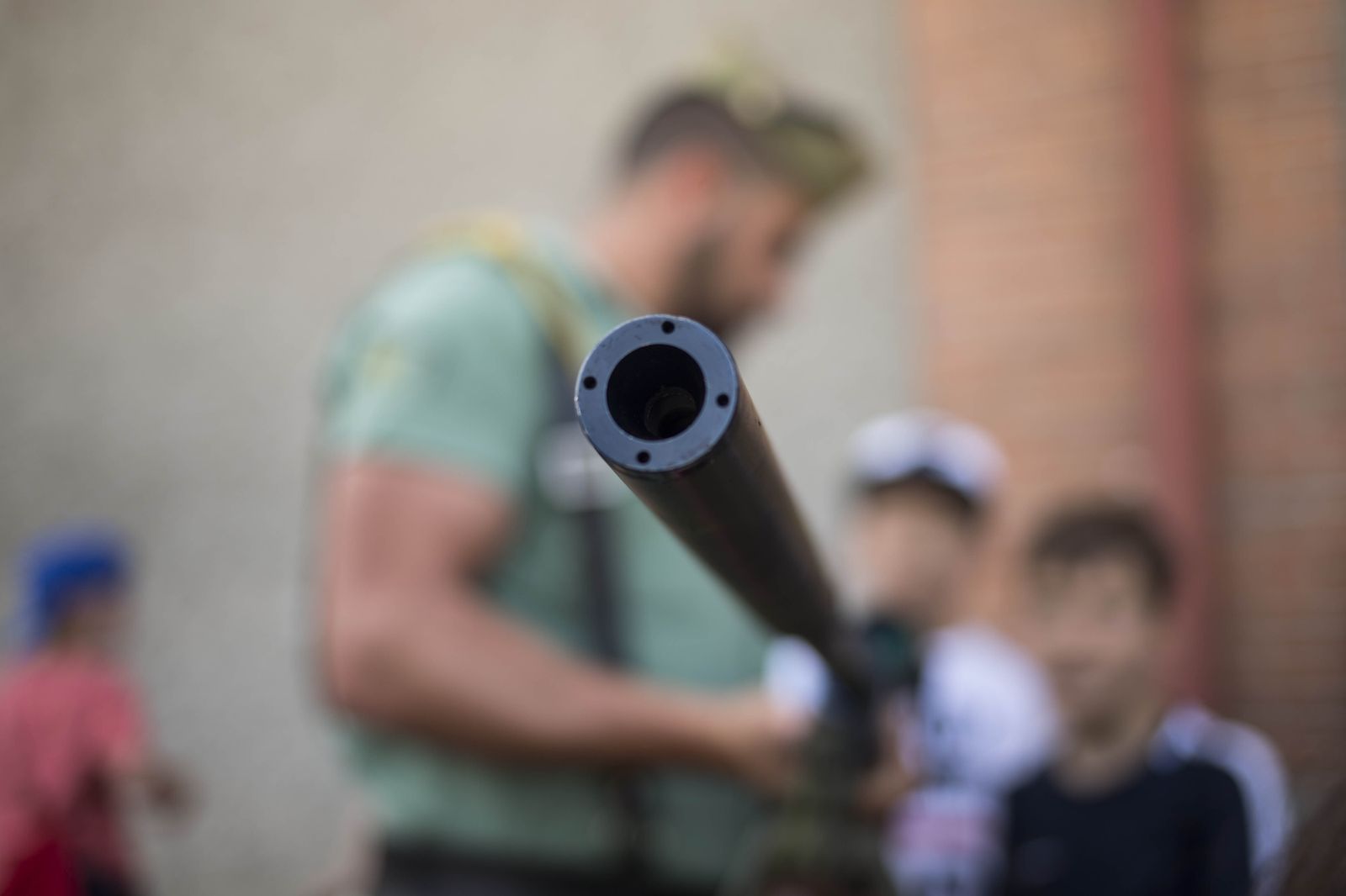 Pequeños conocieron el diferente material con el que trabajan los legionarios.