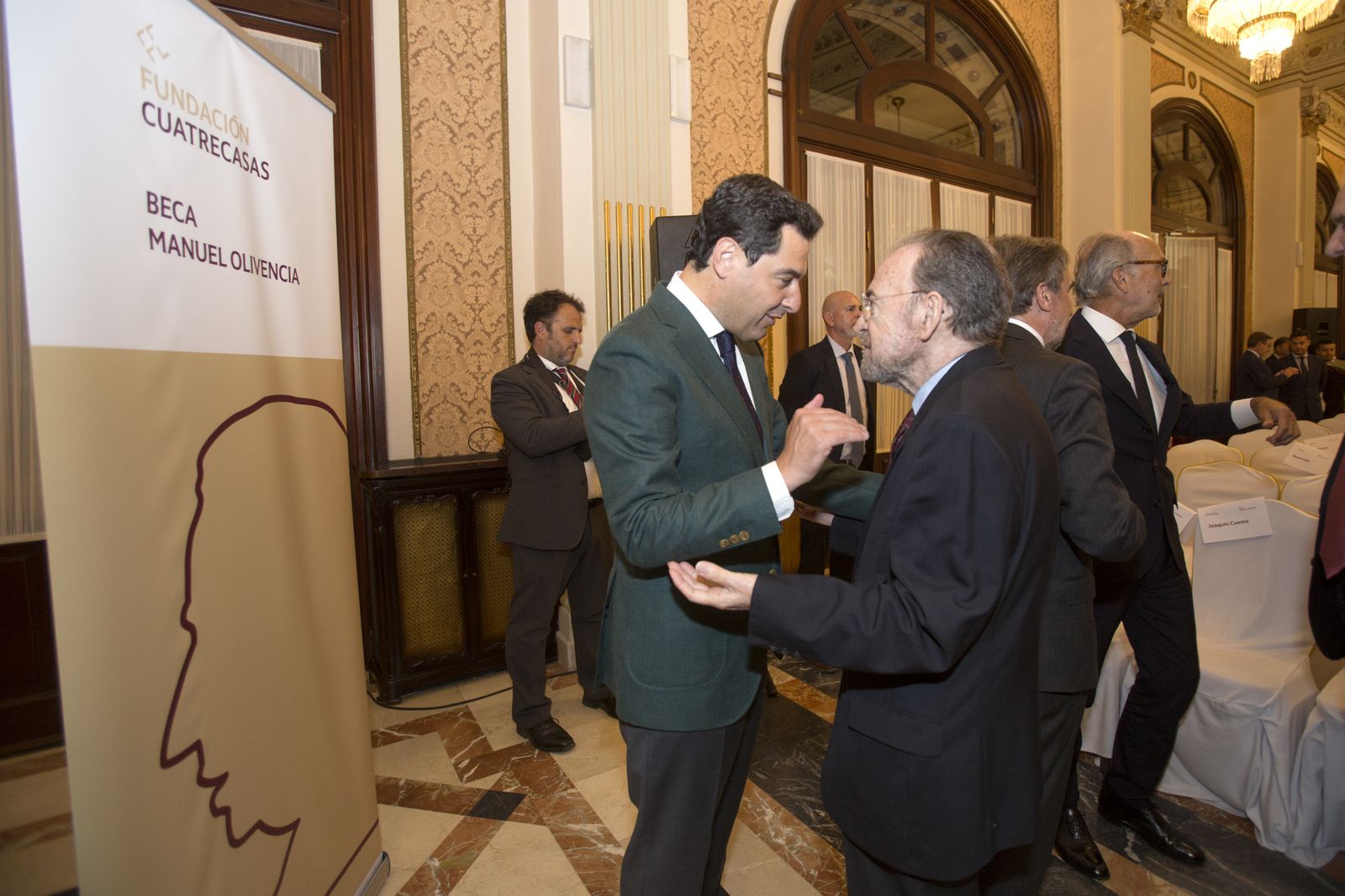 Las imágenes de la entrega de la Beca Manuel Olivencia