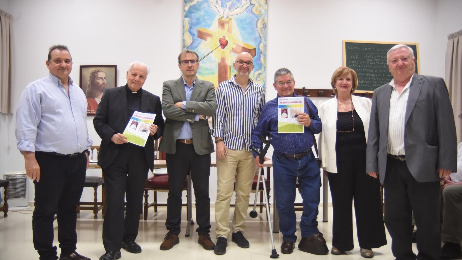 Presentación de la revista en homenaje a don Moisés, párroco de Las Margaritas. Presentación de la revista en homenaje a don Moisés, párroco de Las Margaritas.