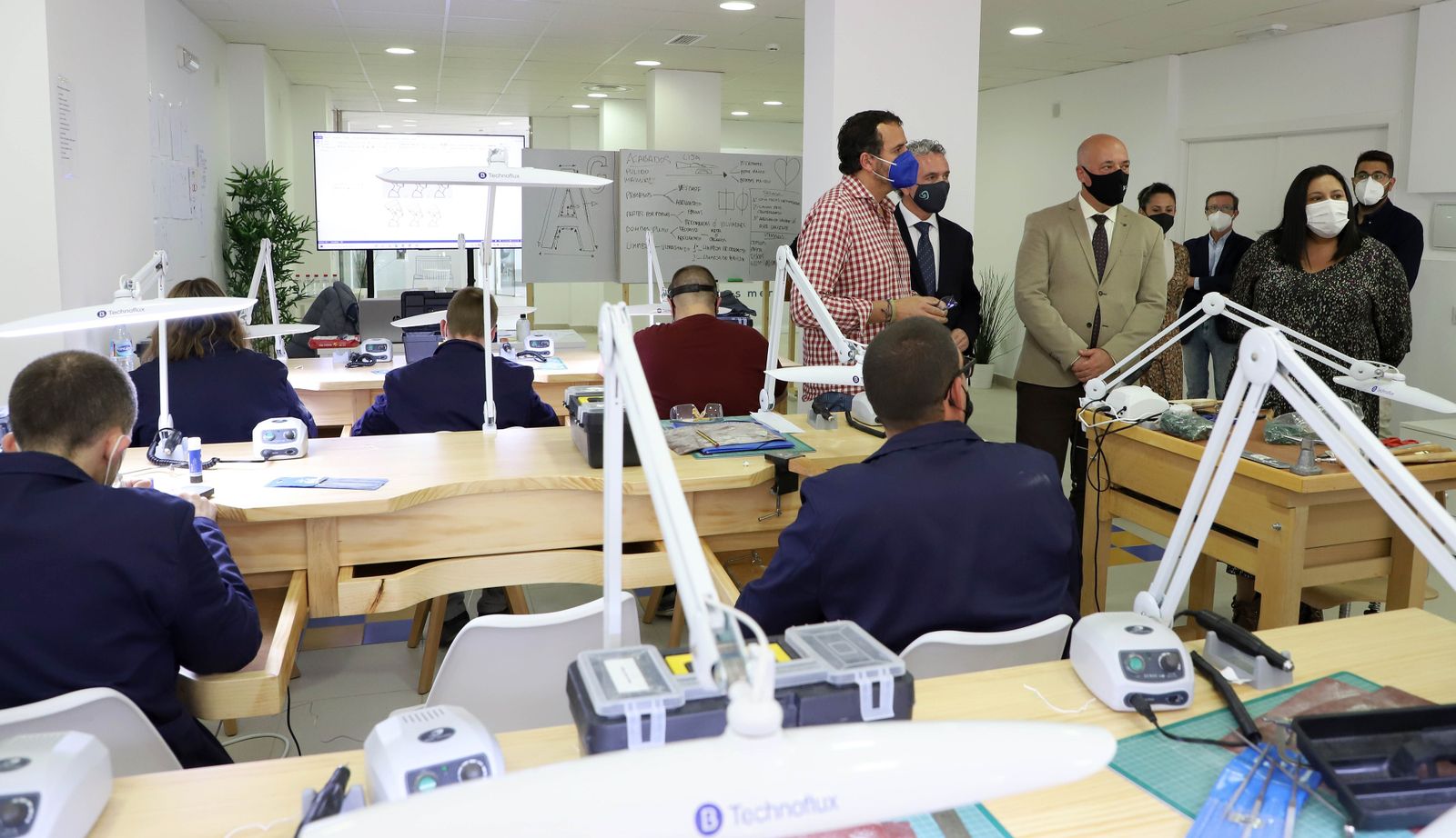 Visita al taller de joyería de Prode.