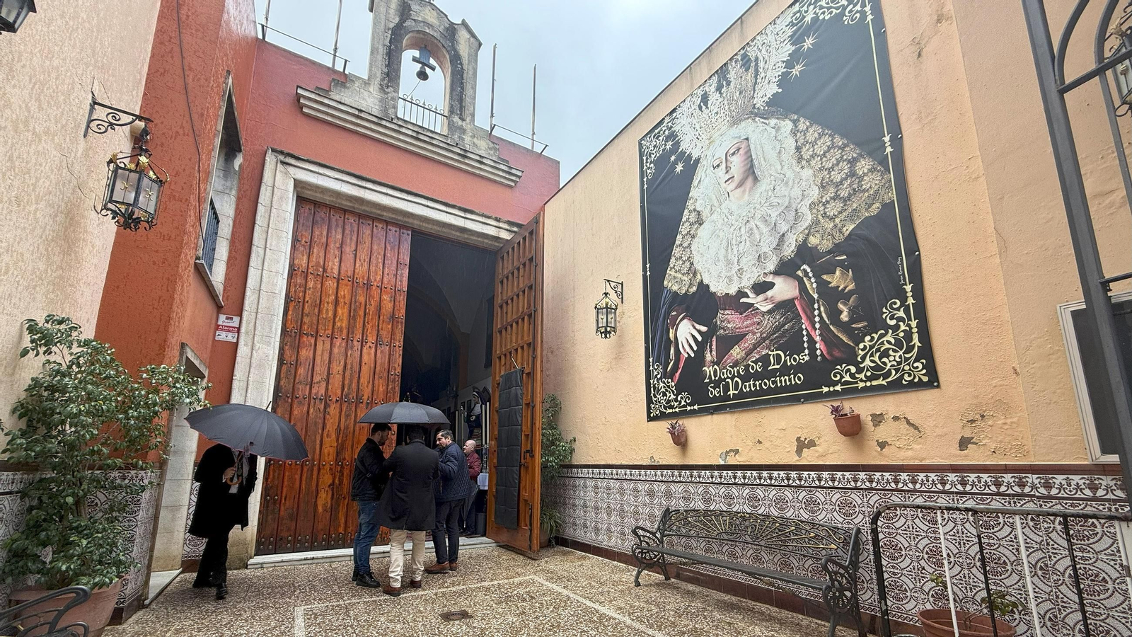 Imágenes de los besamanos y besapies del tercer domingo de cuaresma en Jerez