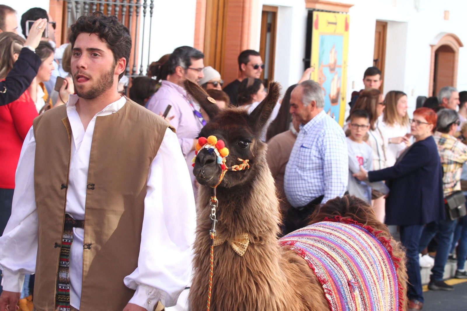 Imágenes del desfile de la XIX Feria Medieval del Descubrimiento, en Palos de la Frontera