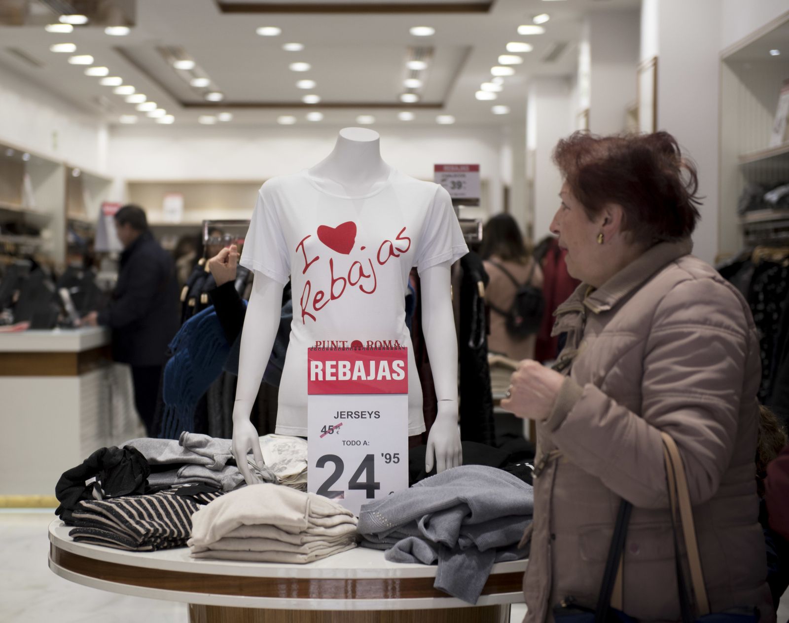 Los granadinos se lanzan a las rebajas de enro