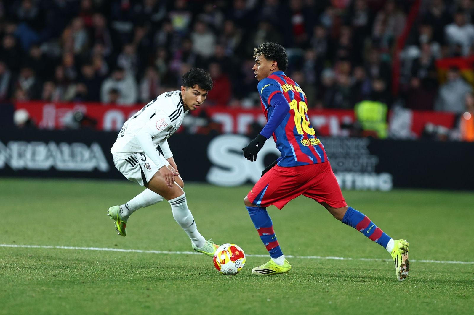 Lamine Yamal, en un lance del encuentro.