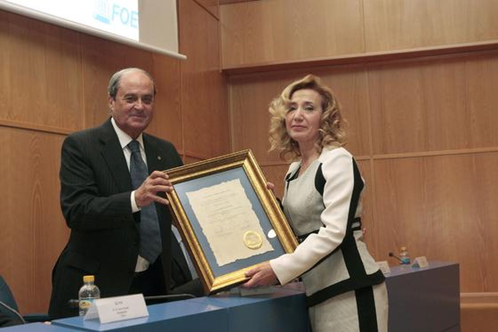 Isabel Velasco Núñez.Ex vicepta. fed. and. peluqueros. 
Fundadora de la cadena Chela Estética y Peluquería, su actividad empresarial está ligada a las organizaciones empresariales. Ejemplo de mujer empresaria, actualmente es directiva de la FOE.

Foto: Paqui Segarra