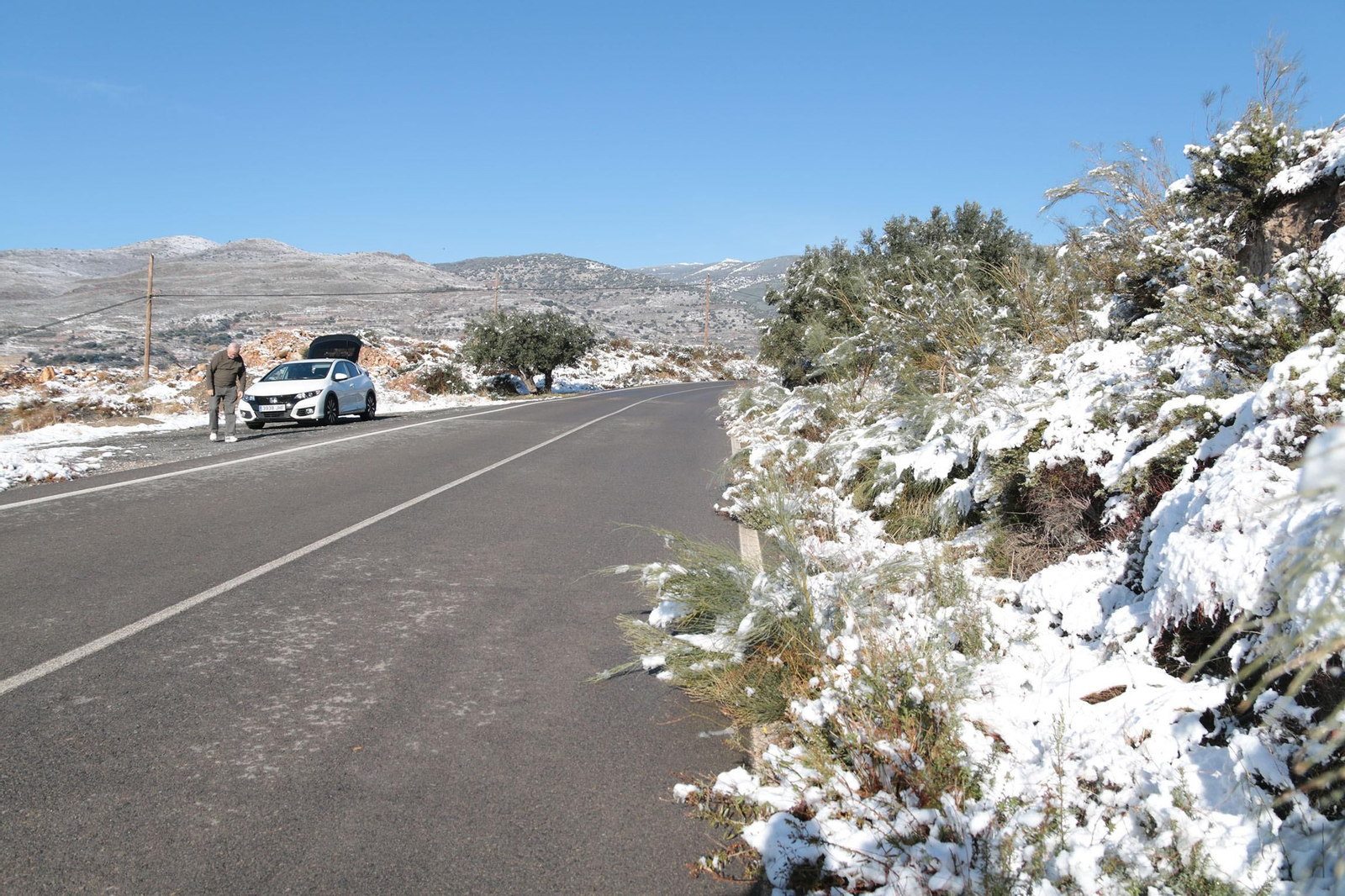 La nieve cubre de blanco la Alpujarra Almeriense