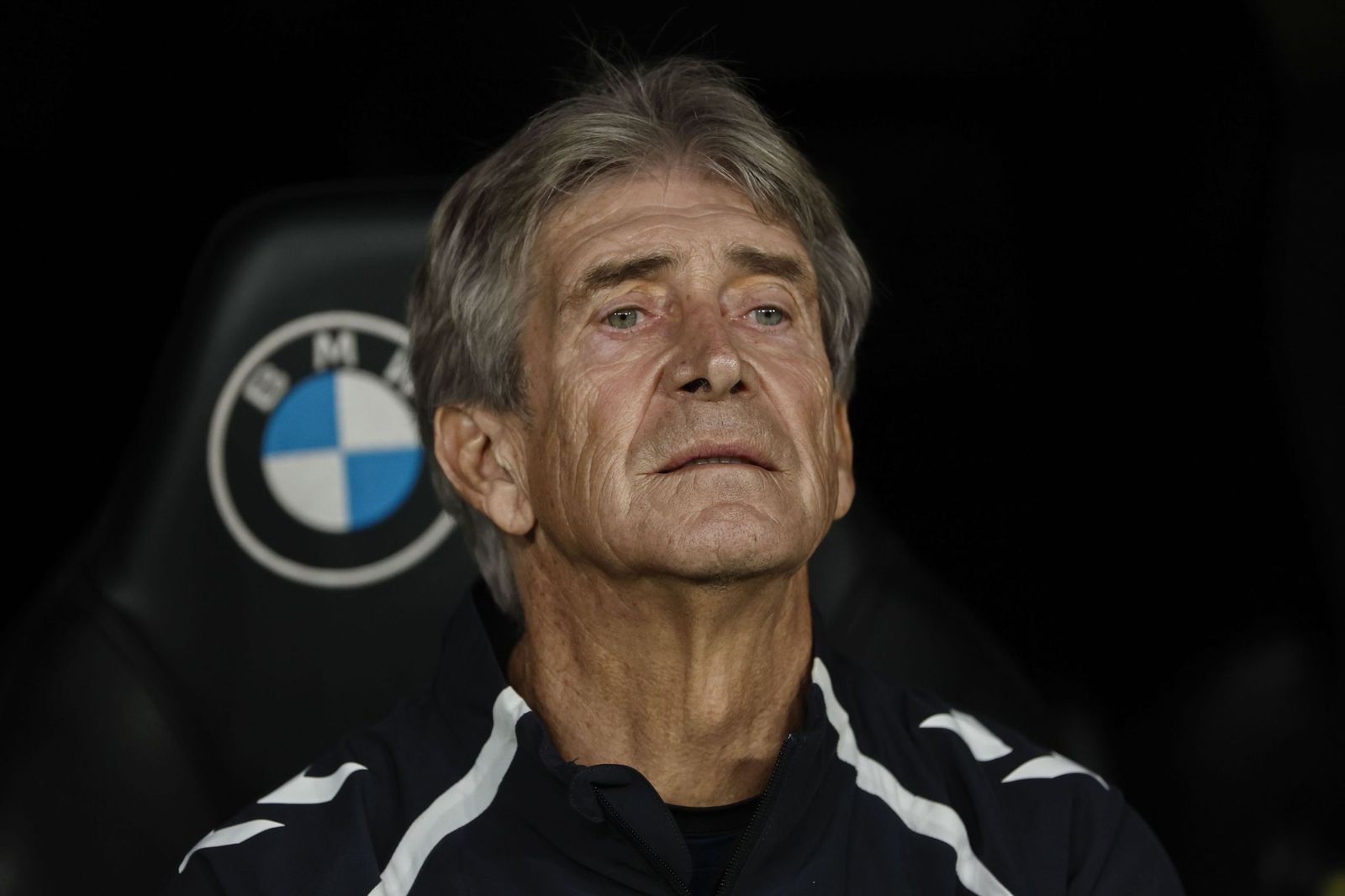 Manuel Pellegrini, en el banquillo del Santiago Bernabéu en un momento del encuentro.