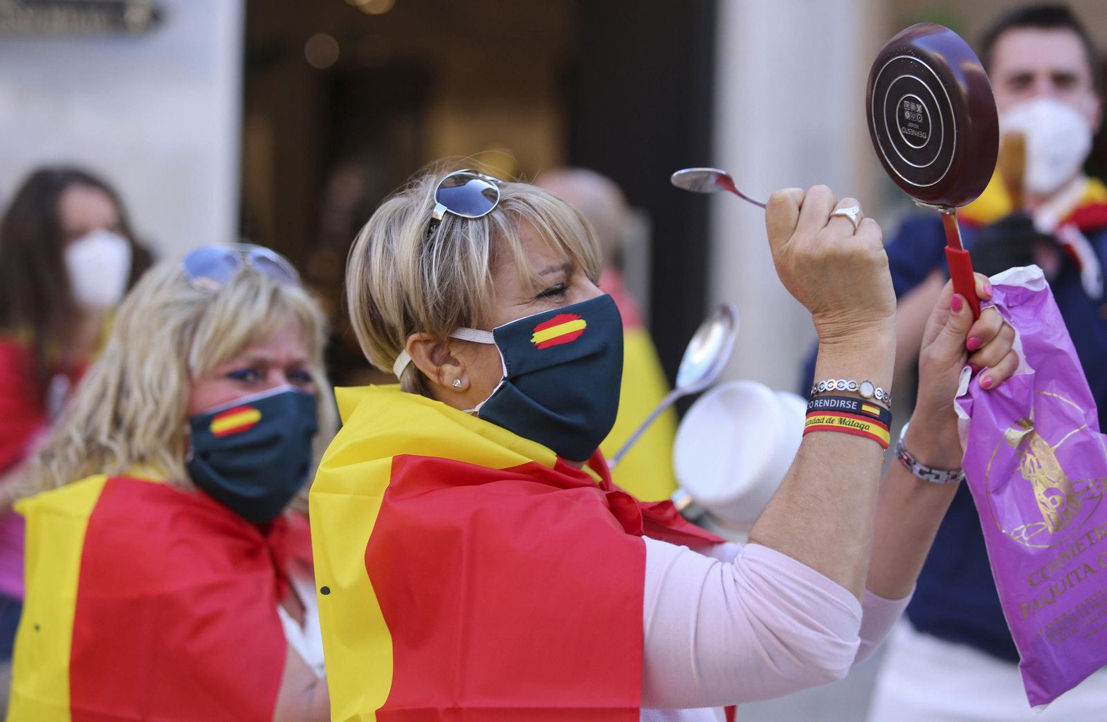 Las fotos de la cacerolada en Málaga contra el Gobierno por el coronavirus