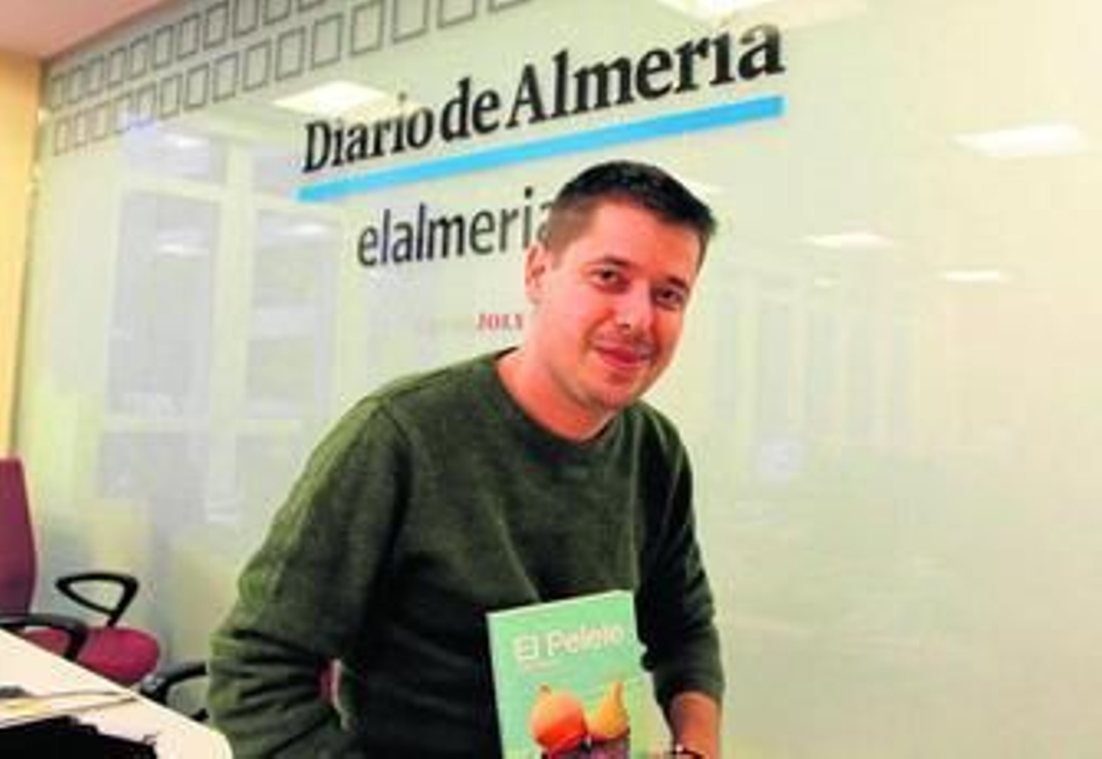 Pablo Requena en la Redacción de Diario de Almería tras la entrevista para este medio.