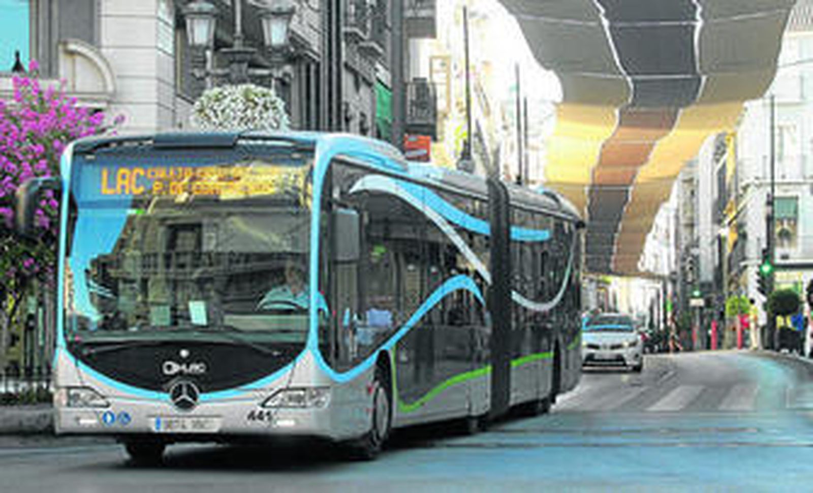 Los transbordos que impuso el sistema LAC han expulsado del sistema de transporte a un buen número de pasajeros.